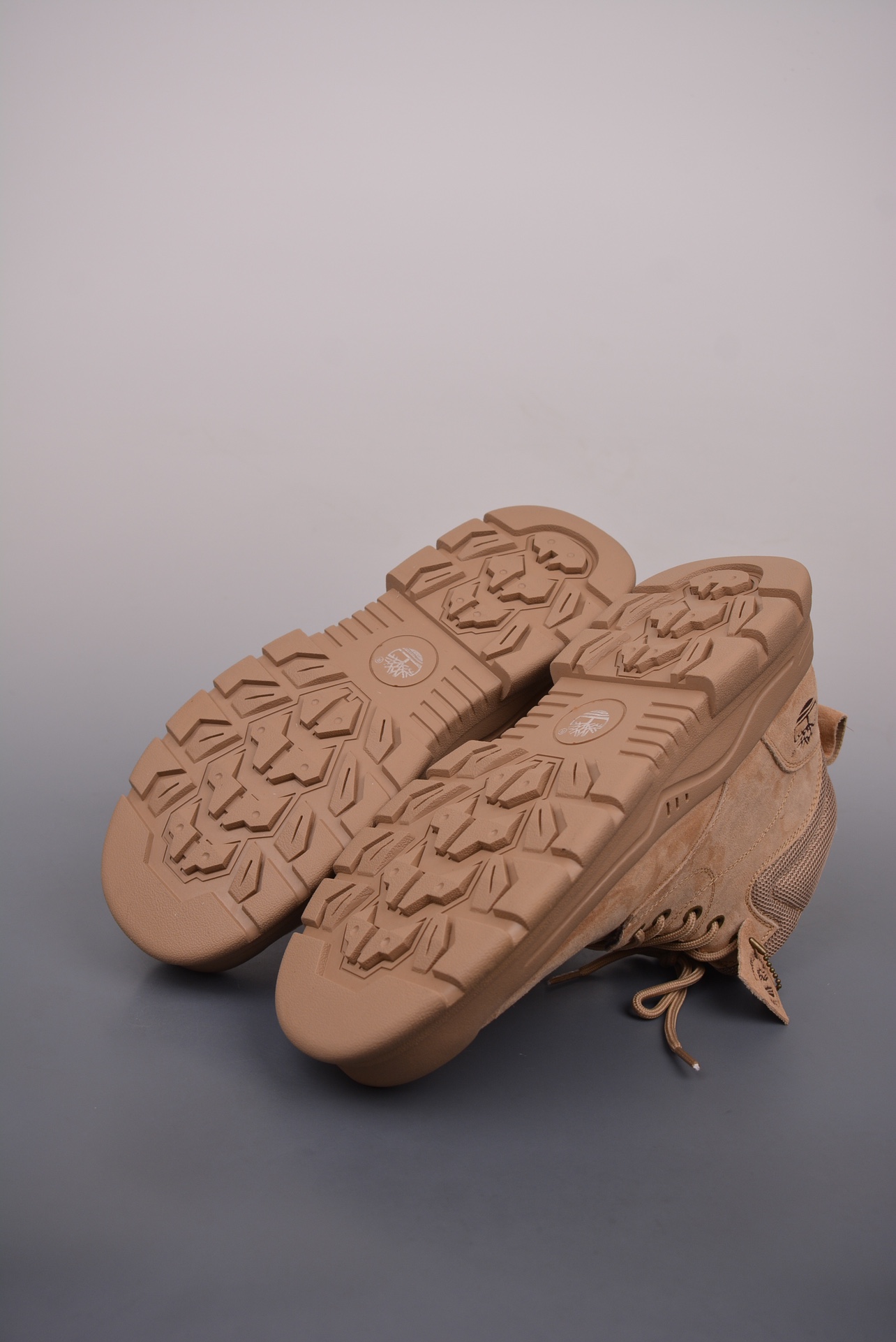 Timberland outdoor mid-top casual yellow boots, made in Guangdong, are 3