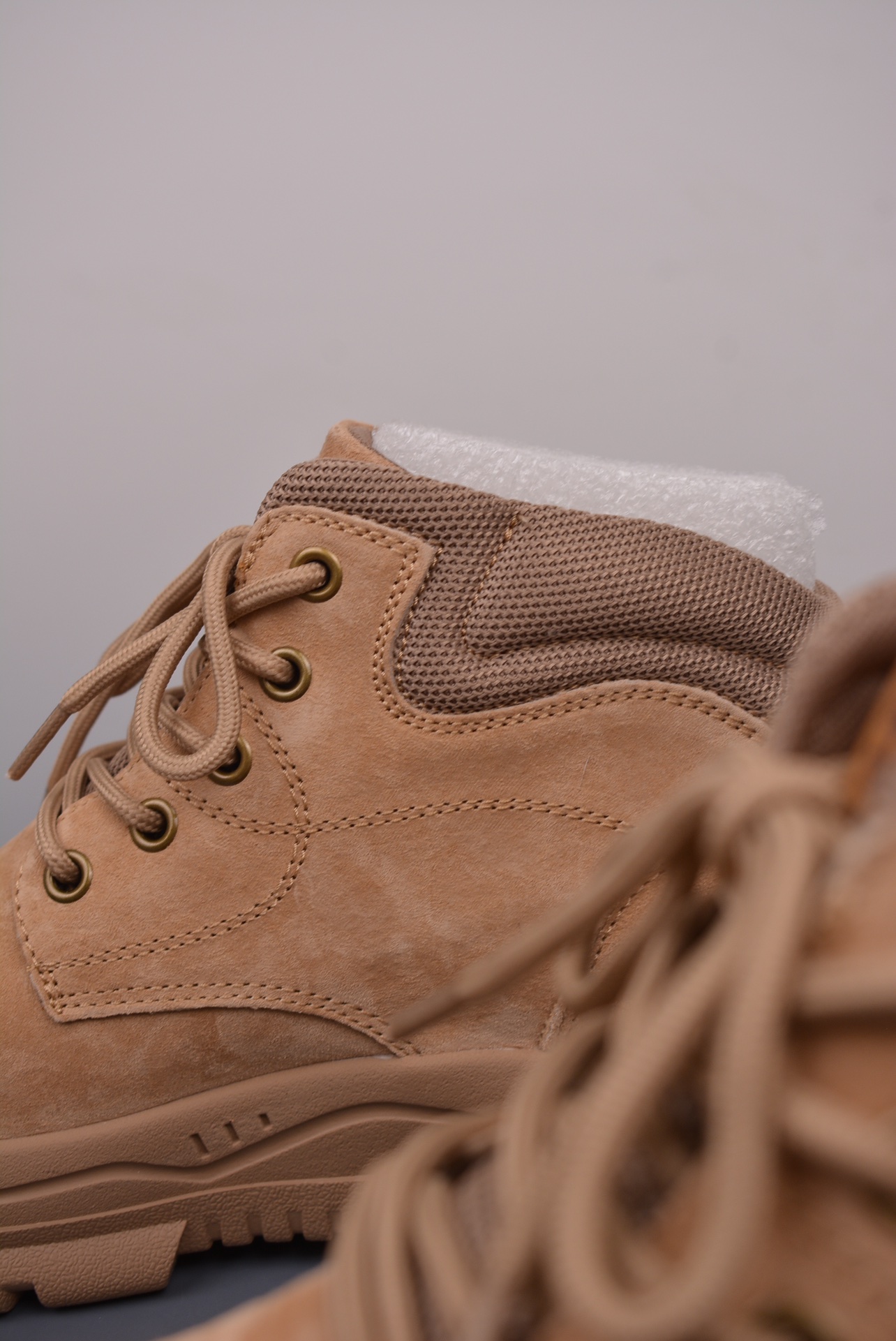 Timberland outdoor mid-top casual yellow boots, made in Guangdong, are 8