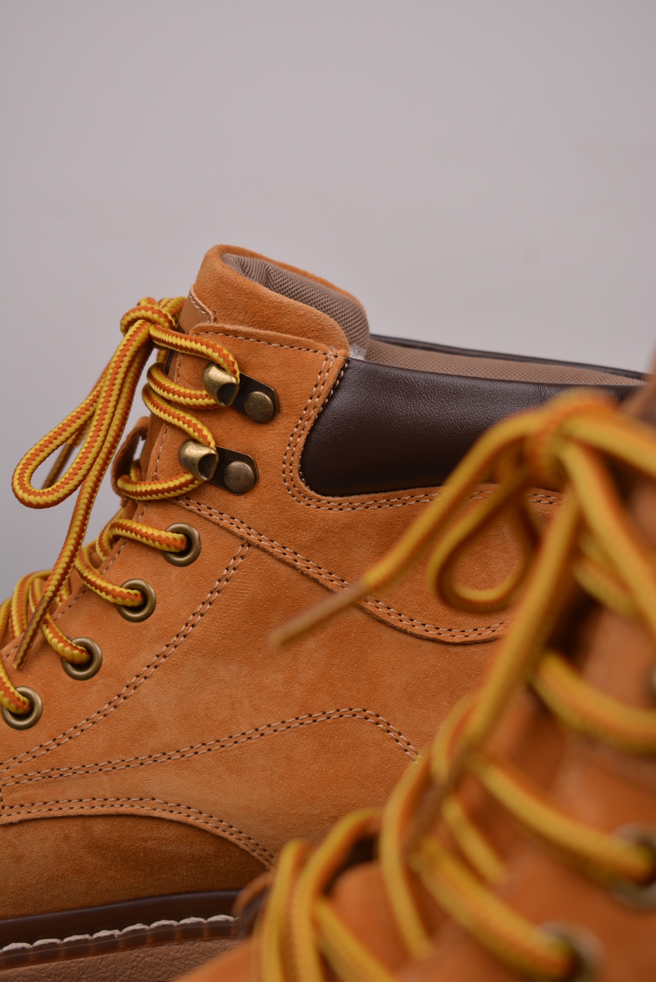 280 CAT卡特 户外中帮休闲马丁靴系列 P721906