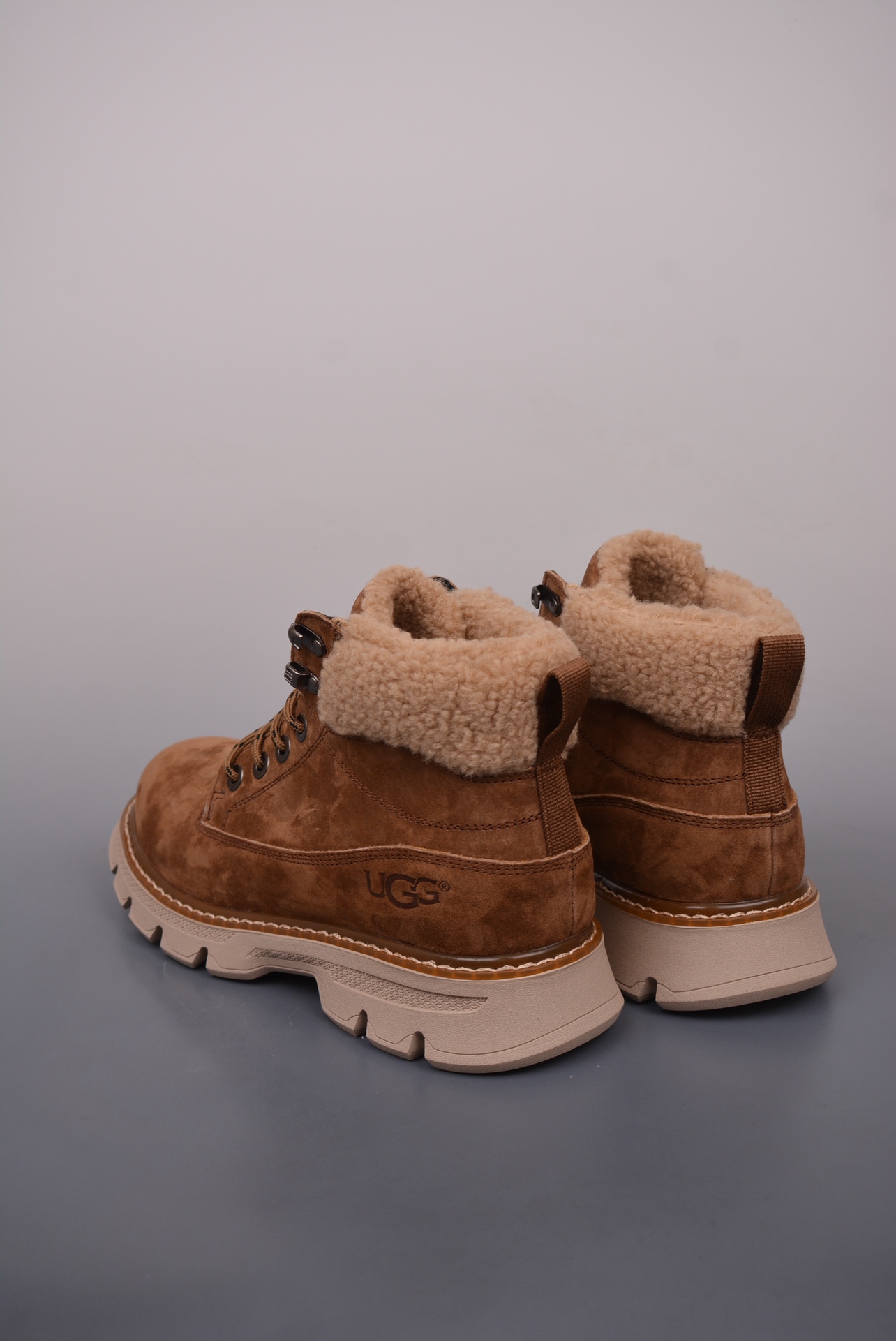 320 UGG Tasman Weather Hybrid 塔斯曼混合系列中帮轻量休闲马丁靴 U5867M