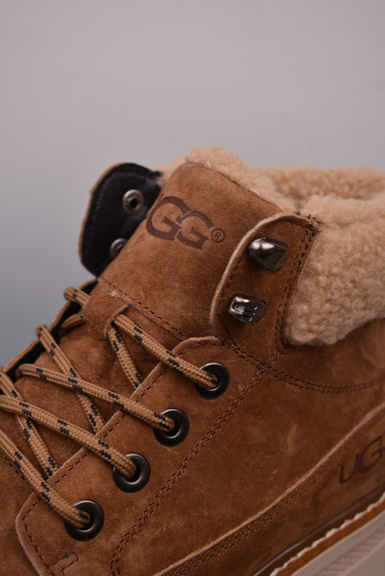 320 UGG Tasman Weather Hybrid 塔斯曼混合系列中帮轻量休闲马丁靴 U5867M