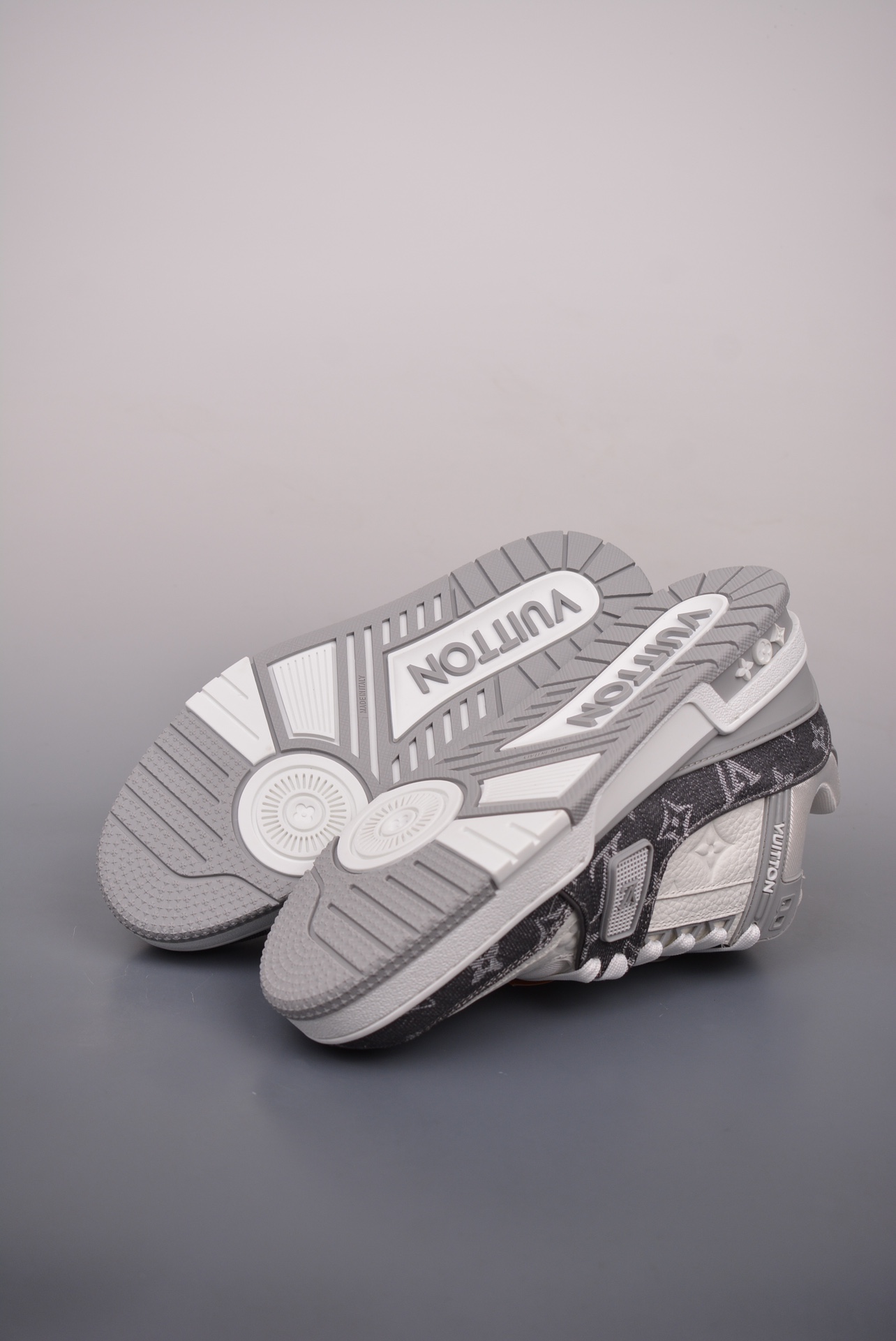 2021s LV Trainer 限定联名 3