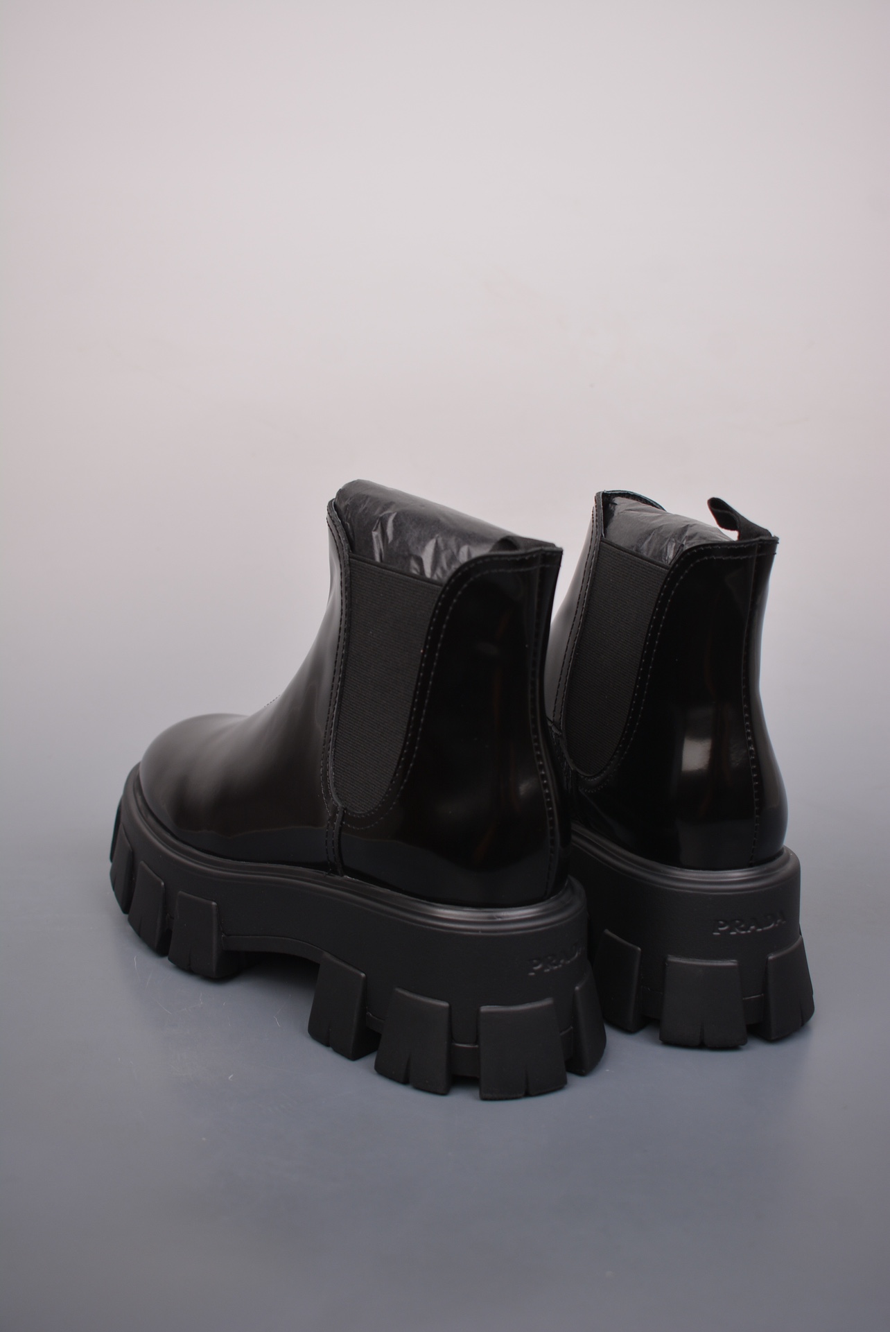 Prada 专柜款经典鞋履 2