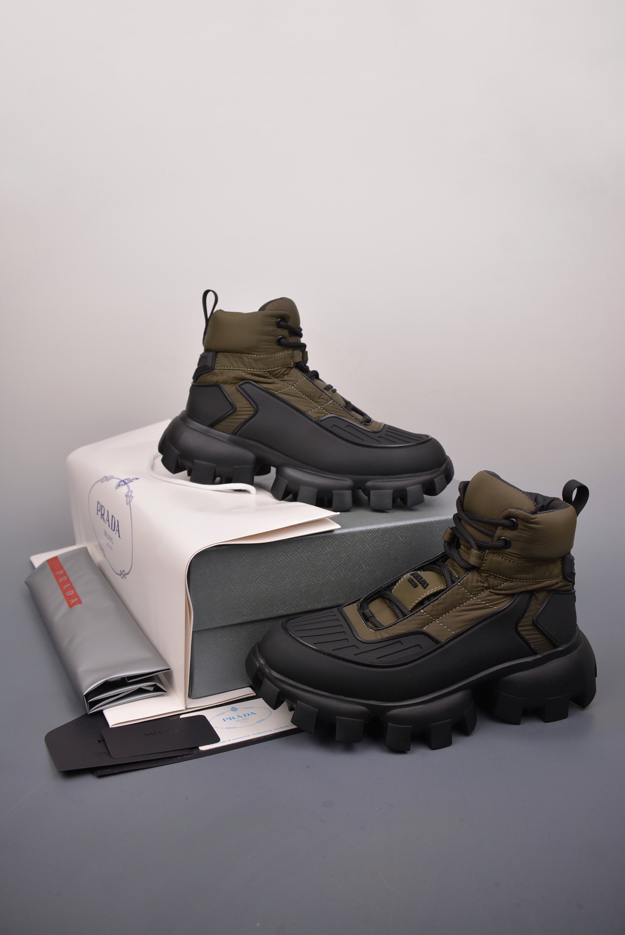 Prada 专柜款经典鞋履 5