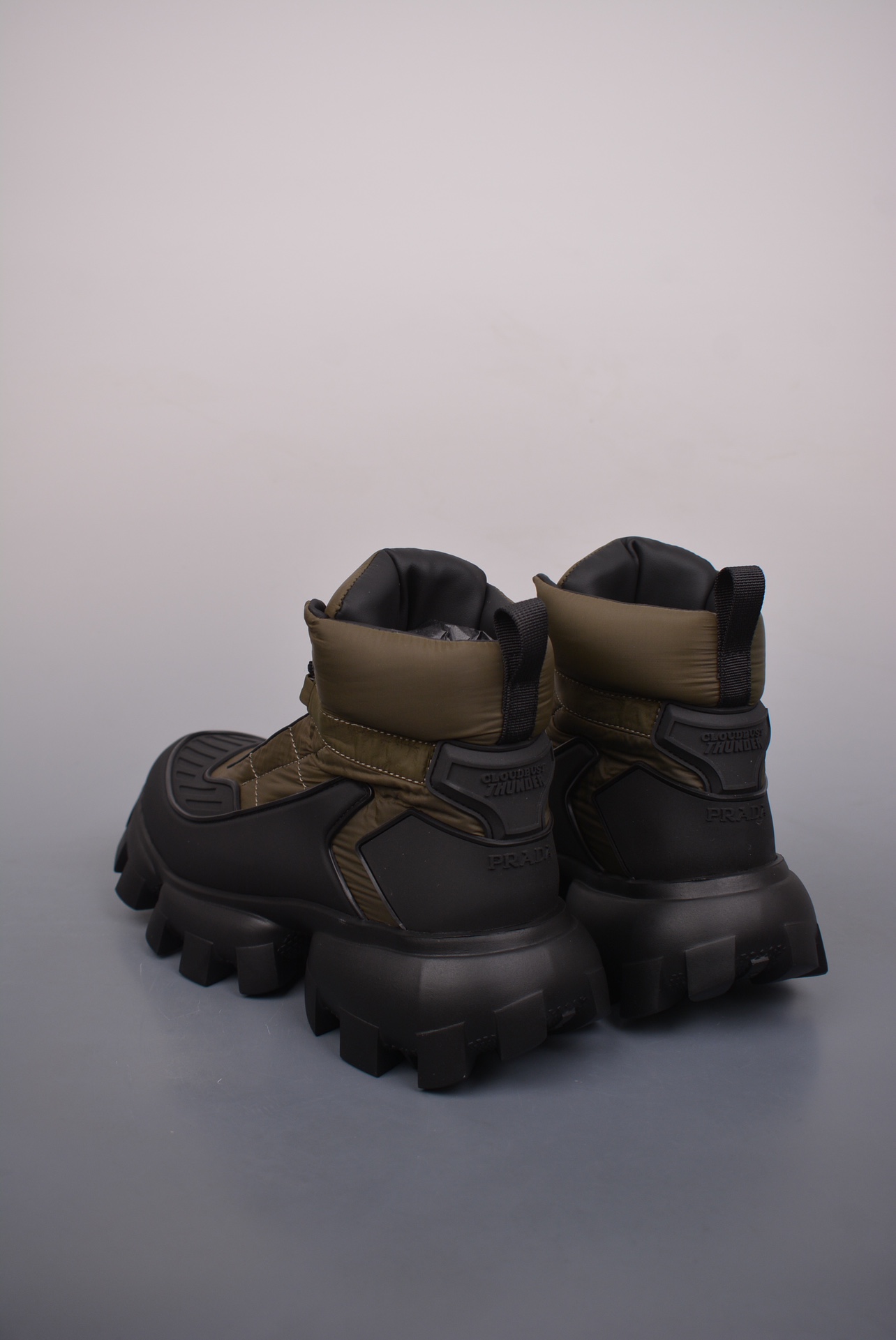 Prada 专柜款经典鞋履 2