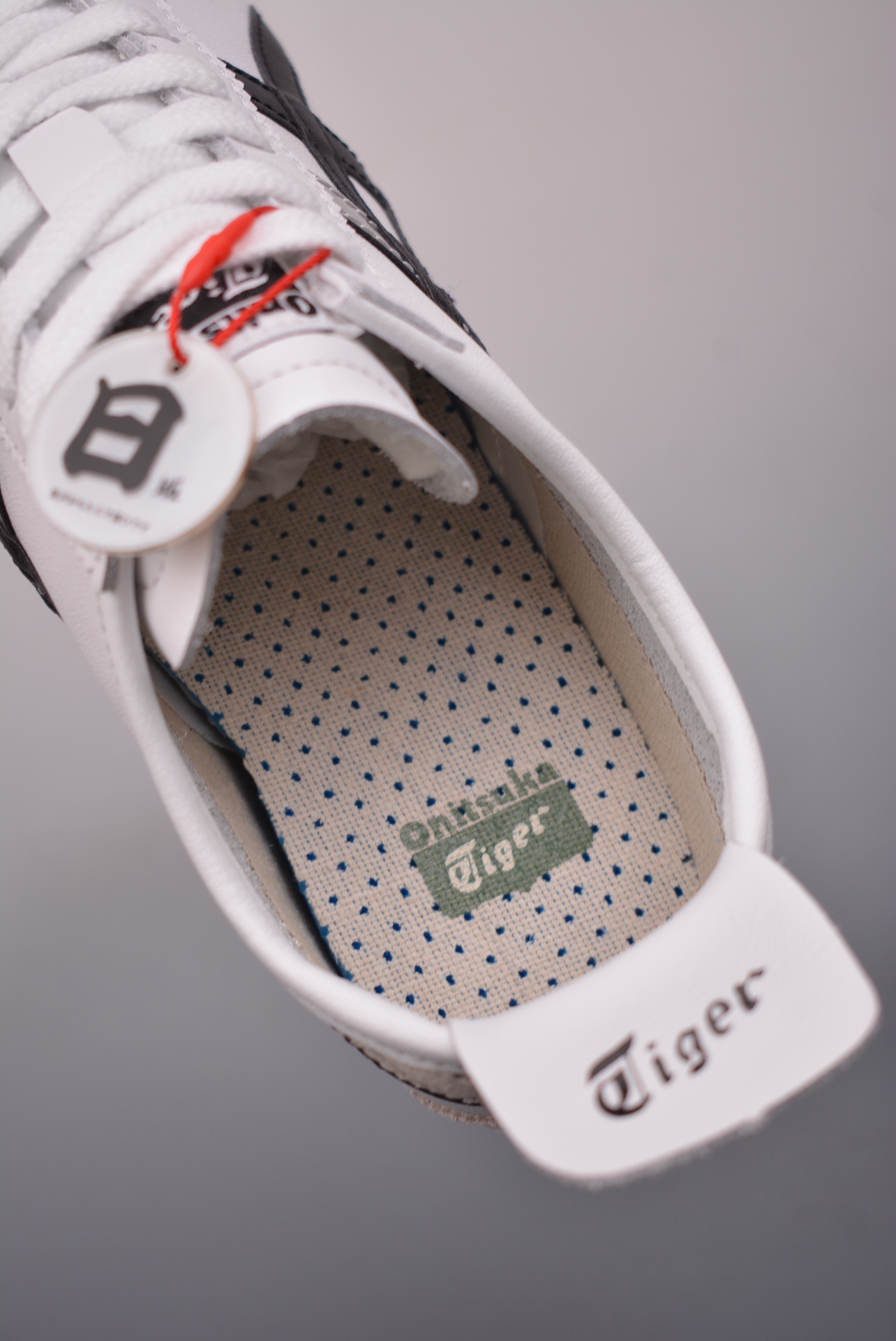  💰180公司级💰220纯原版 可退换
Asics鬼冢虎 日系2025全新版本
印尼厂Oem原单材料 原单渠道
除成型在PT外 其余全部客供材料 
淘宝B级代购店铺内供 
四联官方吊牌 乳胶组合鞋垫 羊皮纸质中底 
不用宰手买专柜 这里满足你
官方货号: 1183C102 1012332
Size：36 37 37.5 38 39 39.5 40.5 41.5 42 42.5 43.5 44 44.5 45