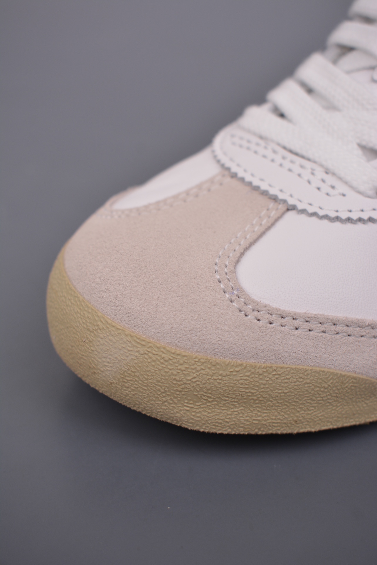  💰180公司级💰220纯原版 可退换
Asics鬼冢虎 日系2025全新版本
印尼厂Oem原单材料 原单渠道
除成型在PT外 其余全部客供材料 
淘宝B级代购店铺内供 
四联官方吊牌 乳胶组合鞋垫 羊皮纸质中底 
不用宰手买专柜 这里满足你
官方货号: 1183C102 1012332
Size：36 37 37.5 38 39 39.5 40.5 41.5 42 42.5 43.5 44 44.5 45