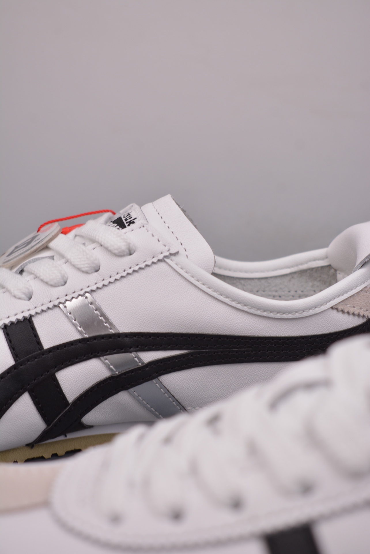  💰180公司级💰220纯原版 可退换
Asics鬼冢虎 日系2025全新版本
印尼厂Oem原单材料 原单渠道
除成型在PT外 其余全部客供材料 
淘宝B级代购店铺内供 
四联官方吊牌 乳胶组合鞋垫 羊皮纸质中底 
不用宰手买专柜 这里满足你
官方货号: 1183C102 1012332
Size：36 37 37.5 38 39 39.5 40.5 41.5 42 42.5 43.5 44 44.5 45