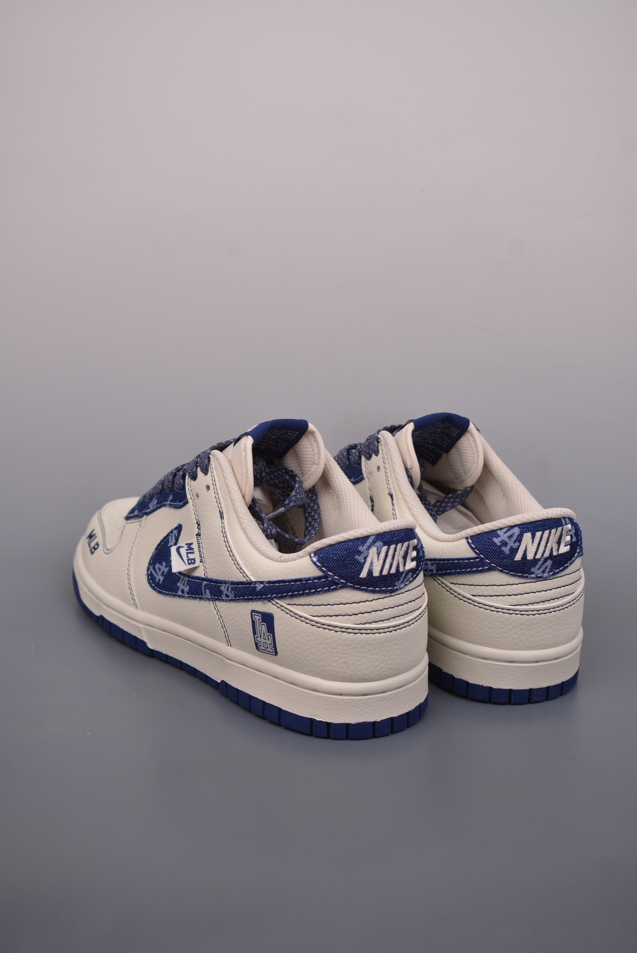  💰360 纯原版 可退换
NK SB Dunk Low MLB联名
纯原大厂出品 极力推荐 
原装头层材料 独家版型蒸餾加工
帶來的是更好的视觉和脚感体验
大厂纯原品质出货 清洁度 
电绣工艺 皮料切割干净无任何毛边 细节完美
官方货号: DJ2024 0442722
尺码：36 36.5 37.5 38 38.5 39 40 40.5 41 42 42.5 43 44 44.5 45