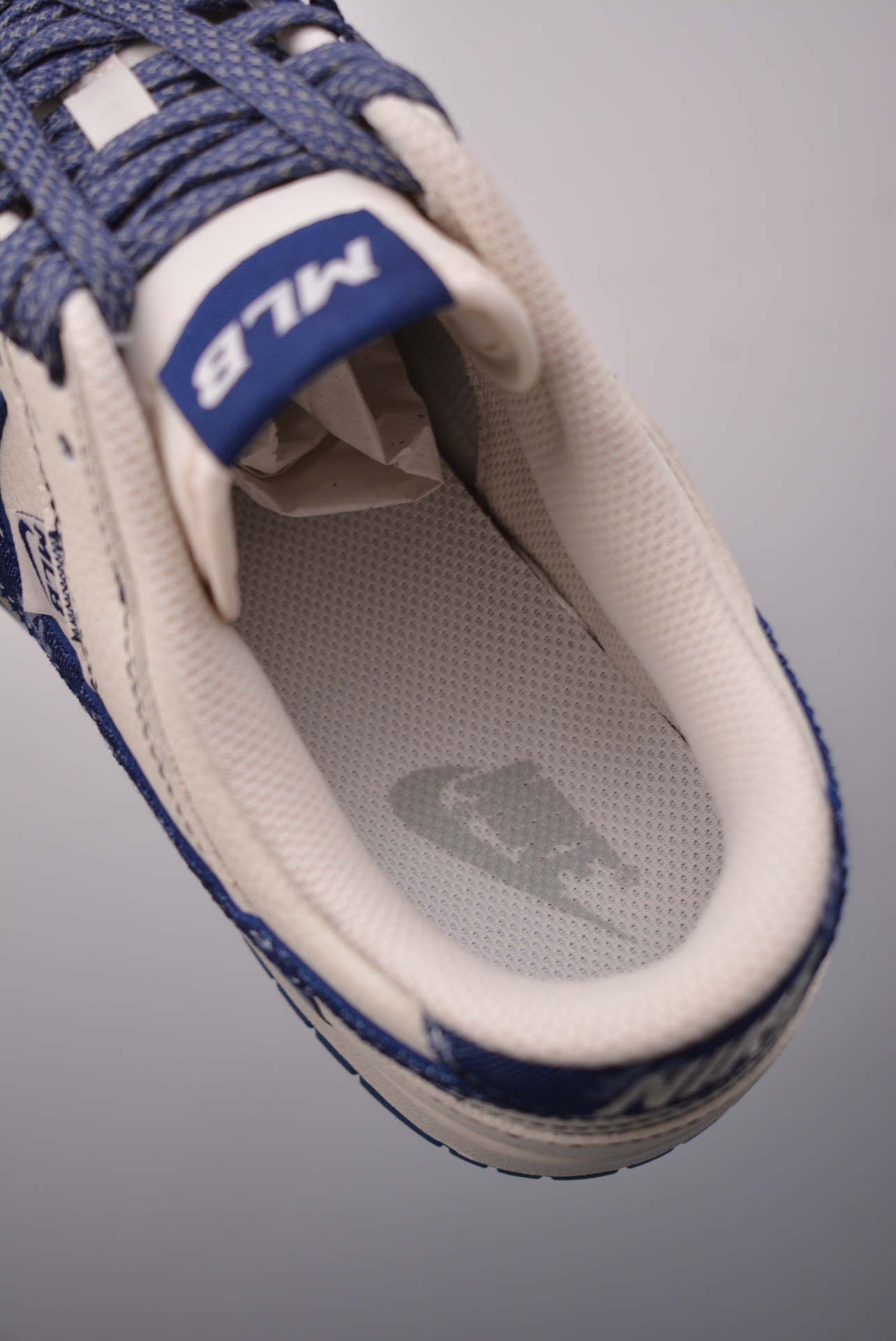  💰360 纯原版 可退换
NK SB Dunk Low MLB联名
纯原大厂出品 极力推荐 
原装头层材料 独家版型蒸餾加工
帶來的是更好的视觉和脚感体验
大厂纯原品质出货 清洁度 
电绣工艺 皮料切割干净无任何毛边 细节完美
官方货号: DJ2024 0442722
尺码：36 36.5 37.5 38 38.5 39 40 40.5 41 42 42.5 43 44 44.5 45