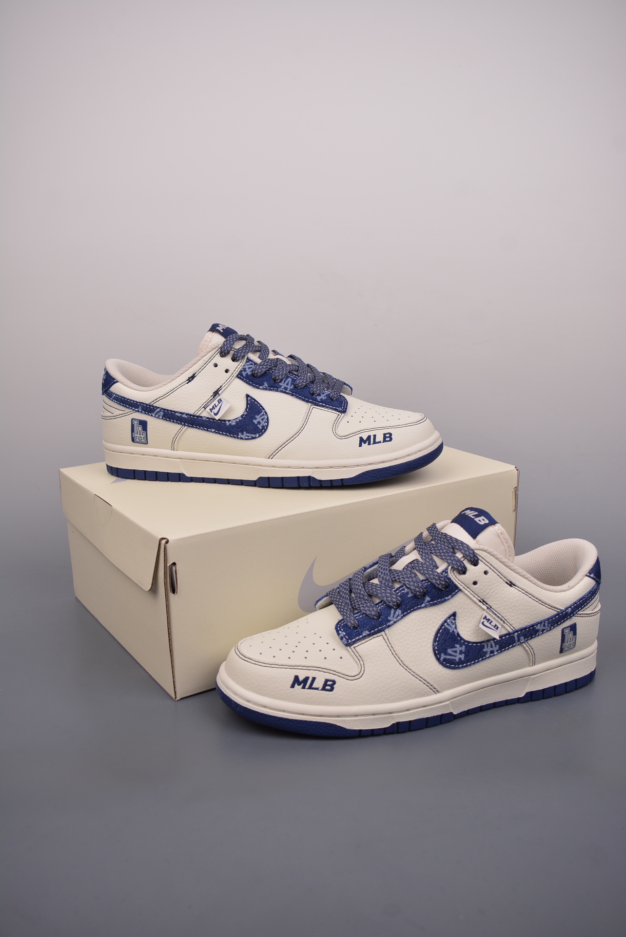  💰360 纯原版 可退换
NK SB Dunk Low MLB联名
纯原大厂出品 极力推荐 
原装头层材料 独家版型蒸餾加工
帶來的是更好的视觉和脚感体验
大厂纯原品质出货 清洁度 
电绣工艺 皮料切割干净无任何毛边 细节完美
官方货号: DJ2024 0442722
尺码：36 36.5 37.5 38 38.5 39 40 40.5 41 42 42.5 43 44 44.5 45