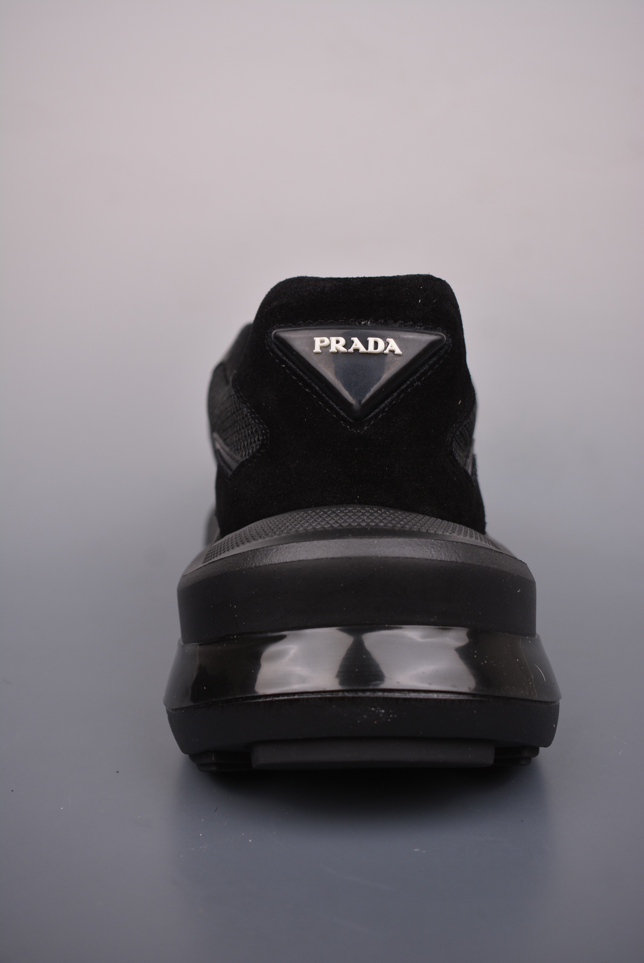 Prada 专柜款经典鞋履 4