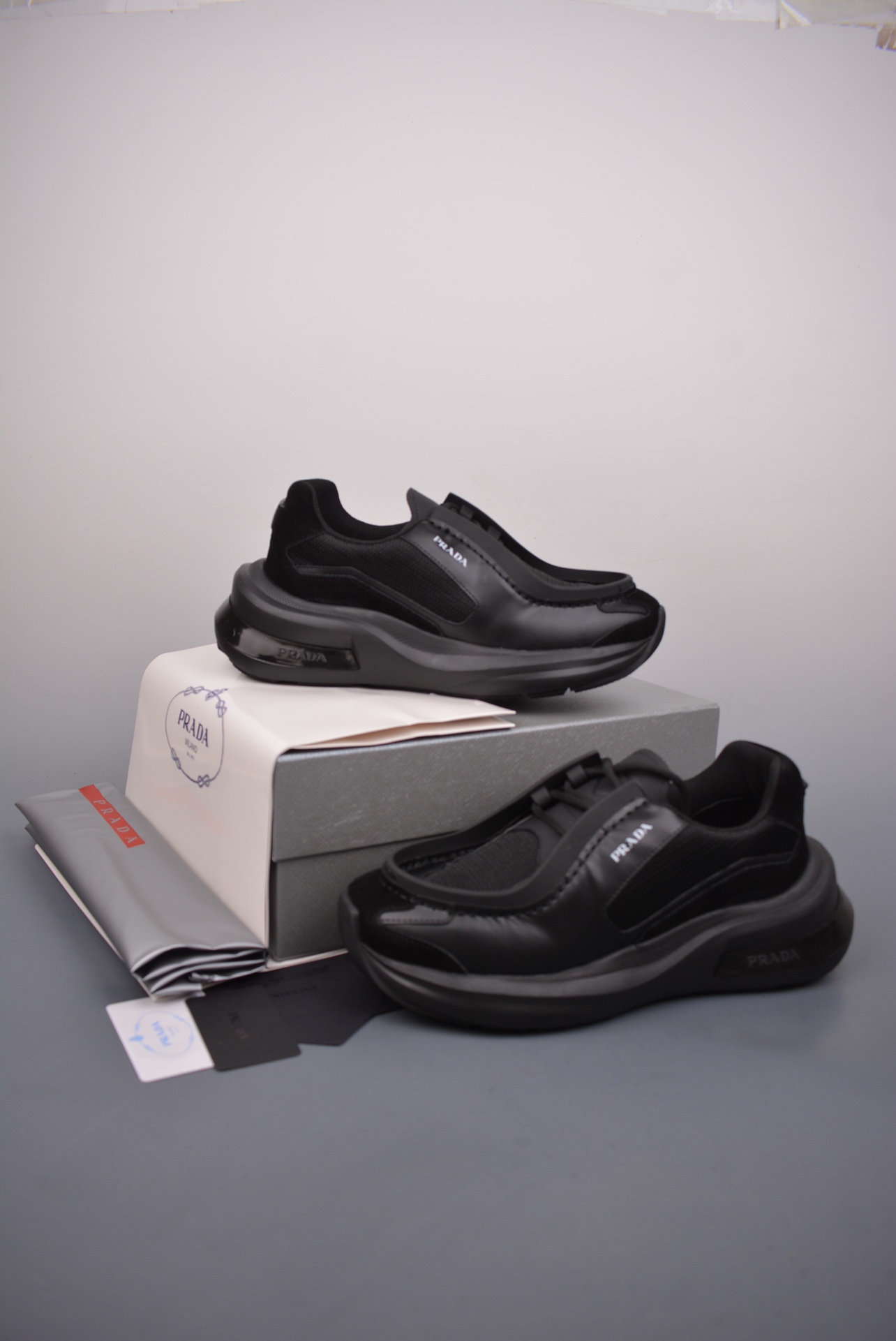 Prada 专柜款经典鞋履 5