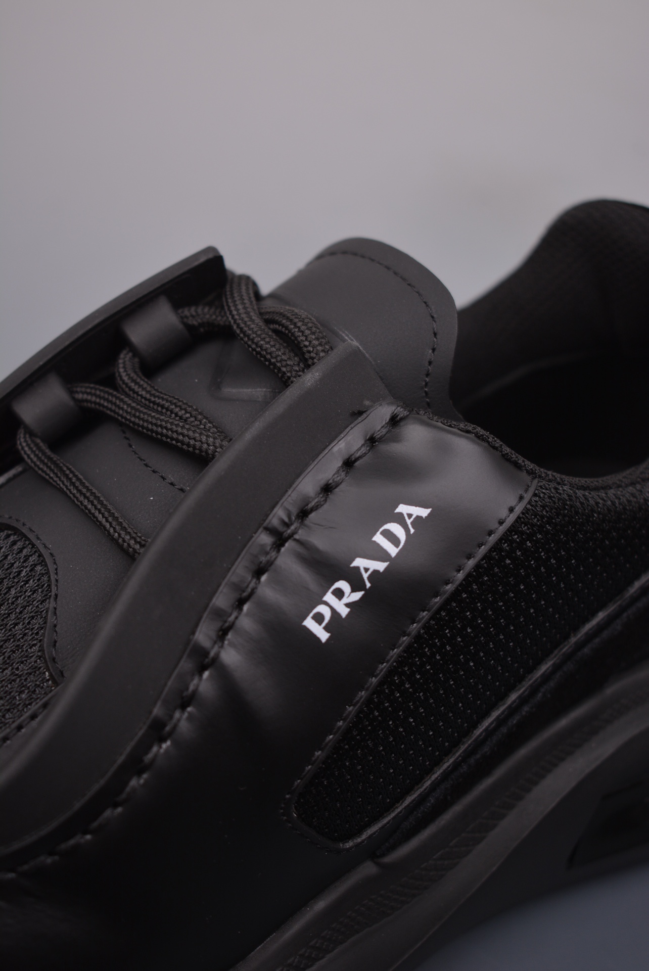 Prada 专柜款经典鞋履 7
