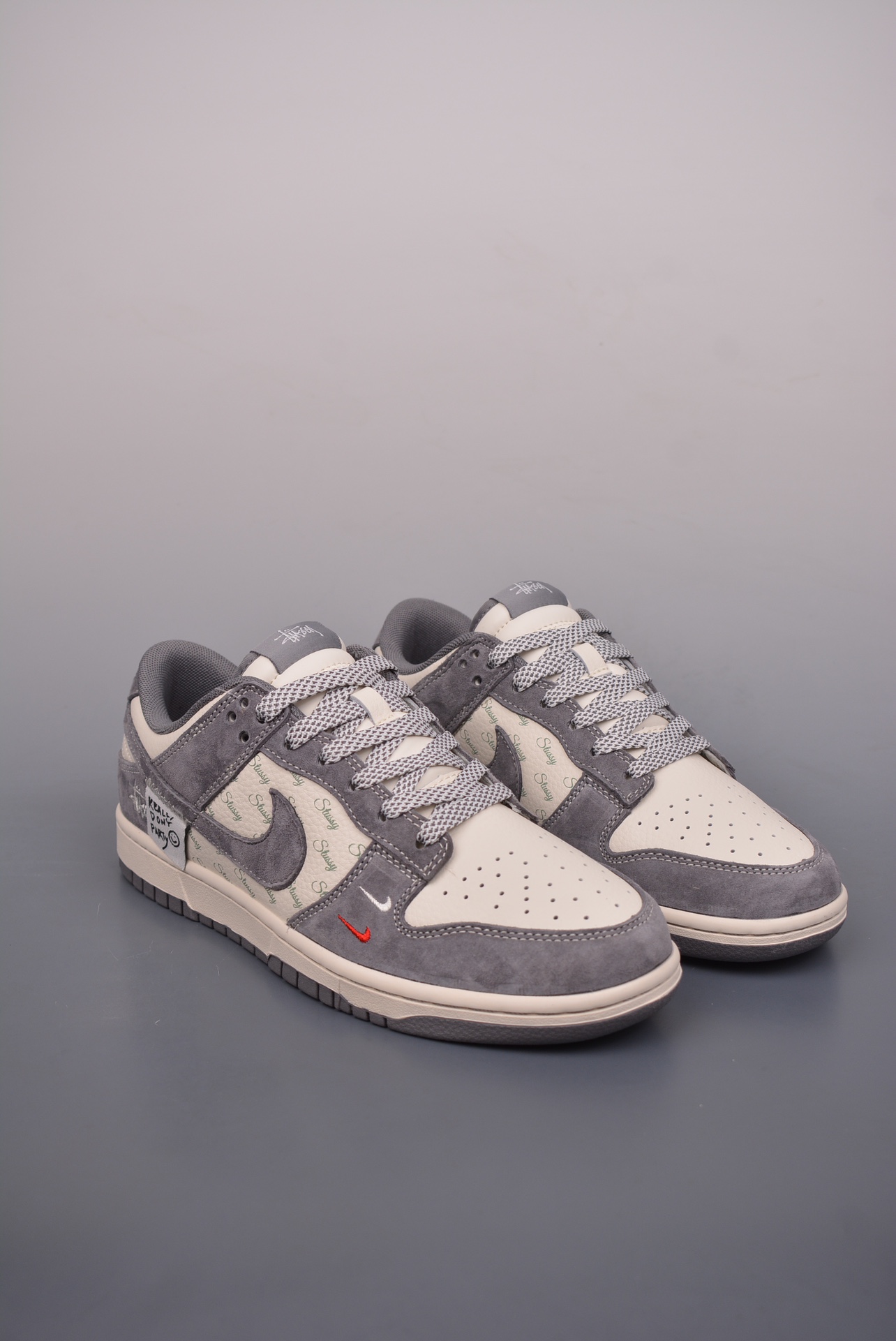 Nike SB Dunk Low 斯图西联名 YX5066-221