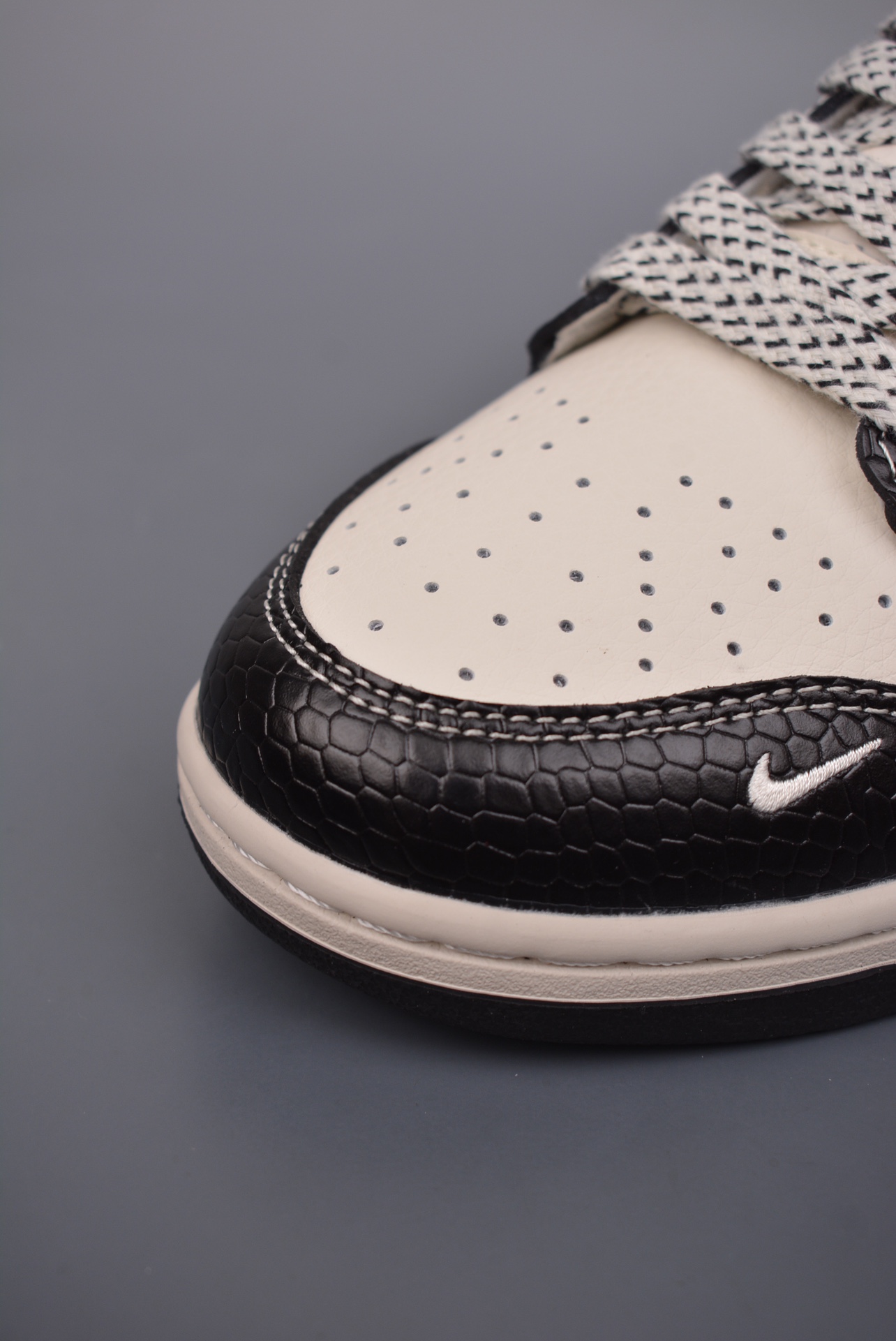 Nike SB Dunk Low Year of the Snake Limited EditionHighly recommended - Shoe 6