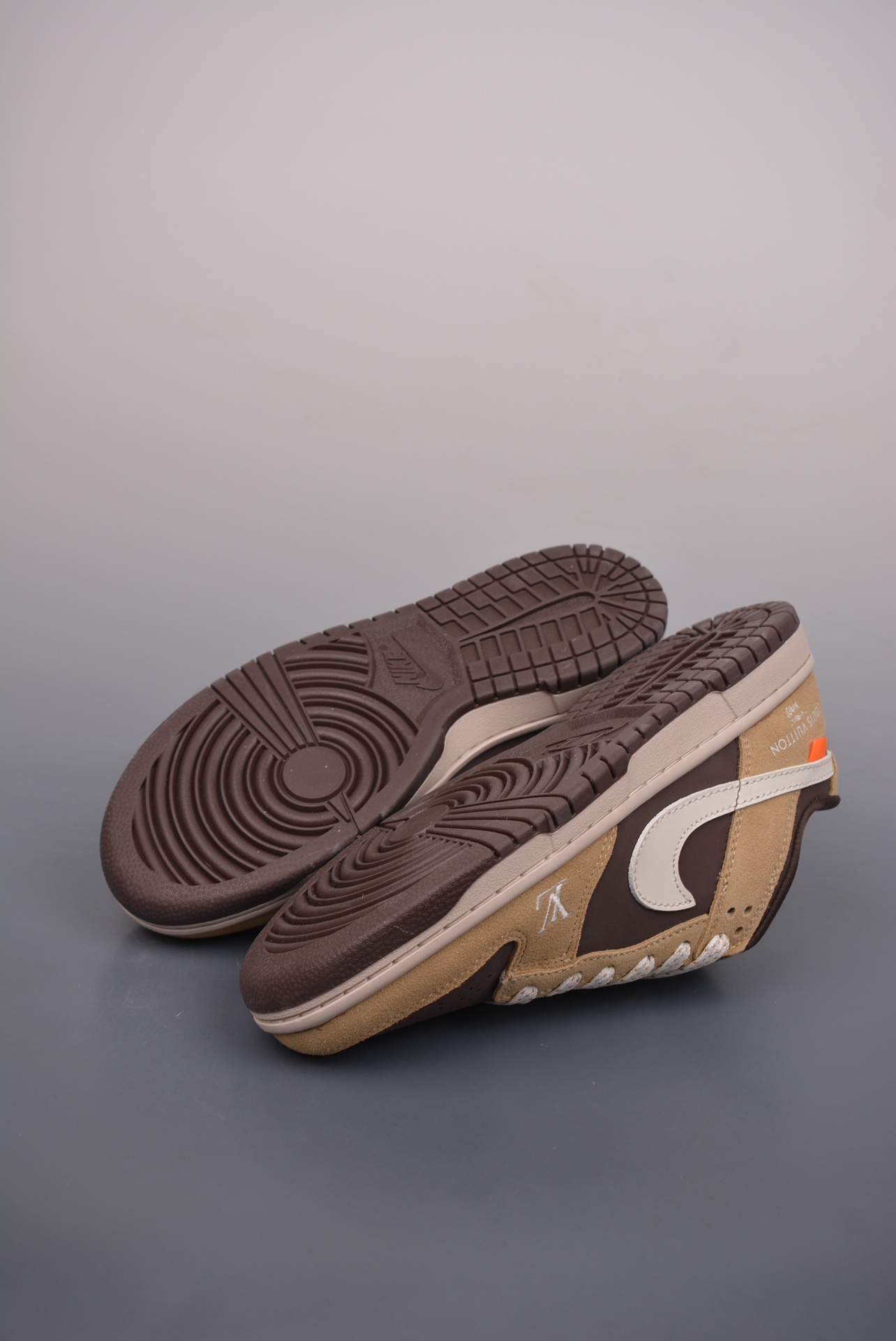 Nike SB Dunk Low LV联名 3