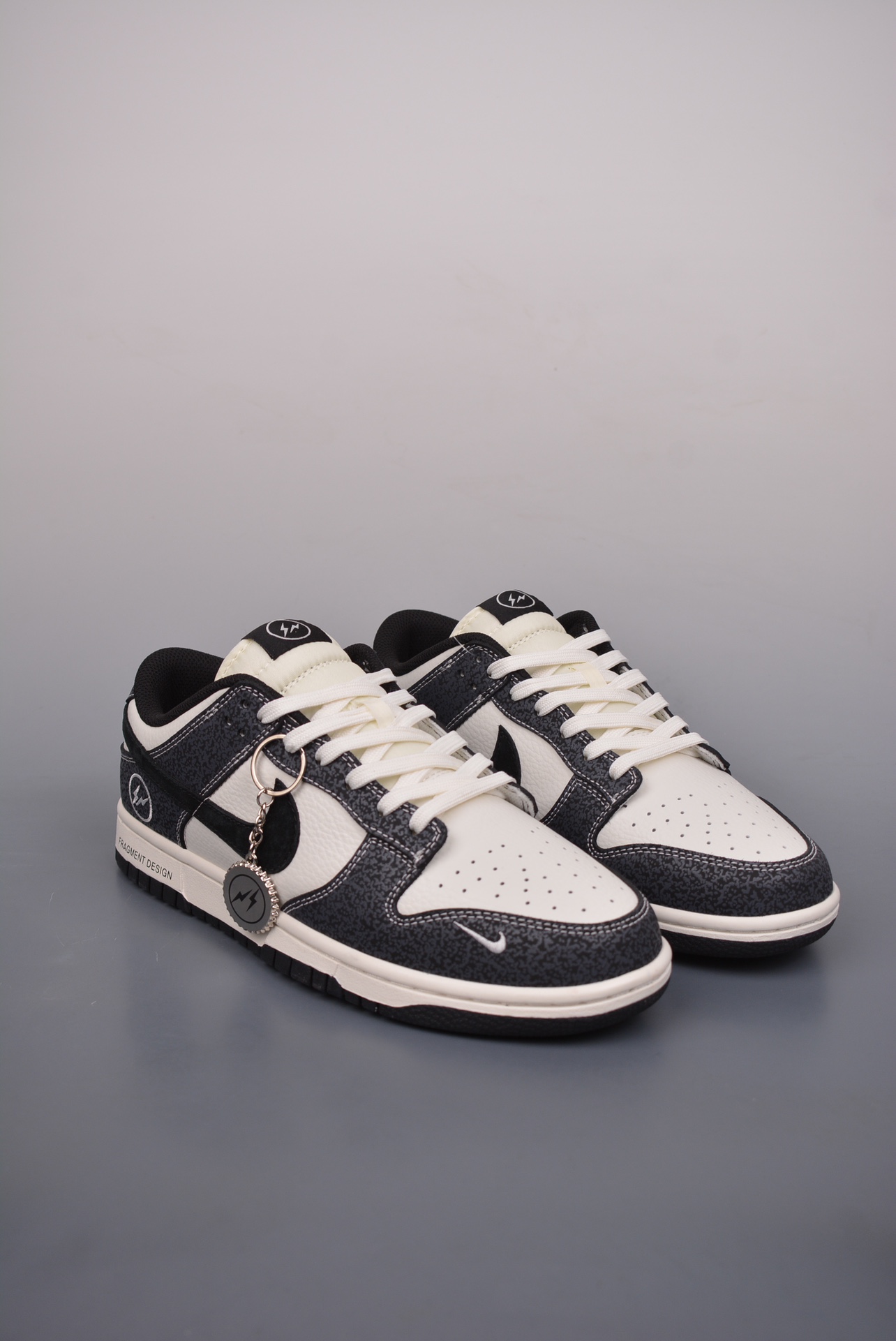 Nike SB Dunk Low collaboration with Hiroshi FujiwaraHighly recommended - Shoe