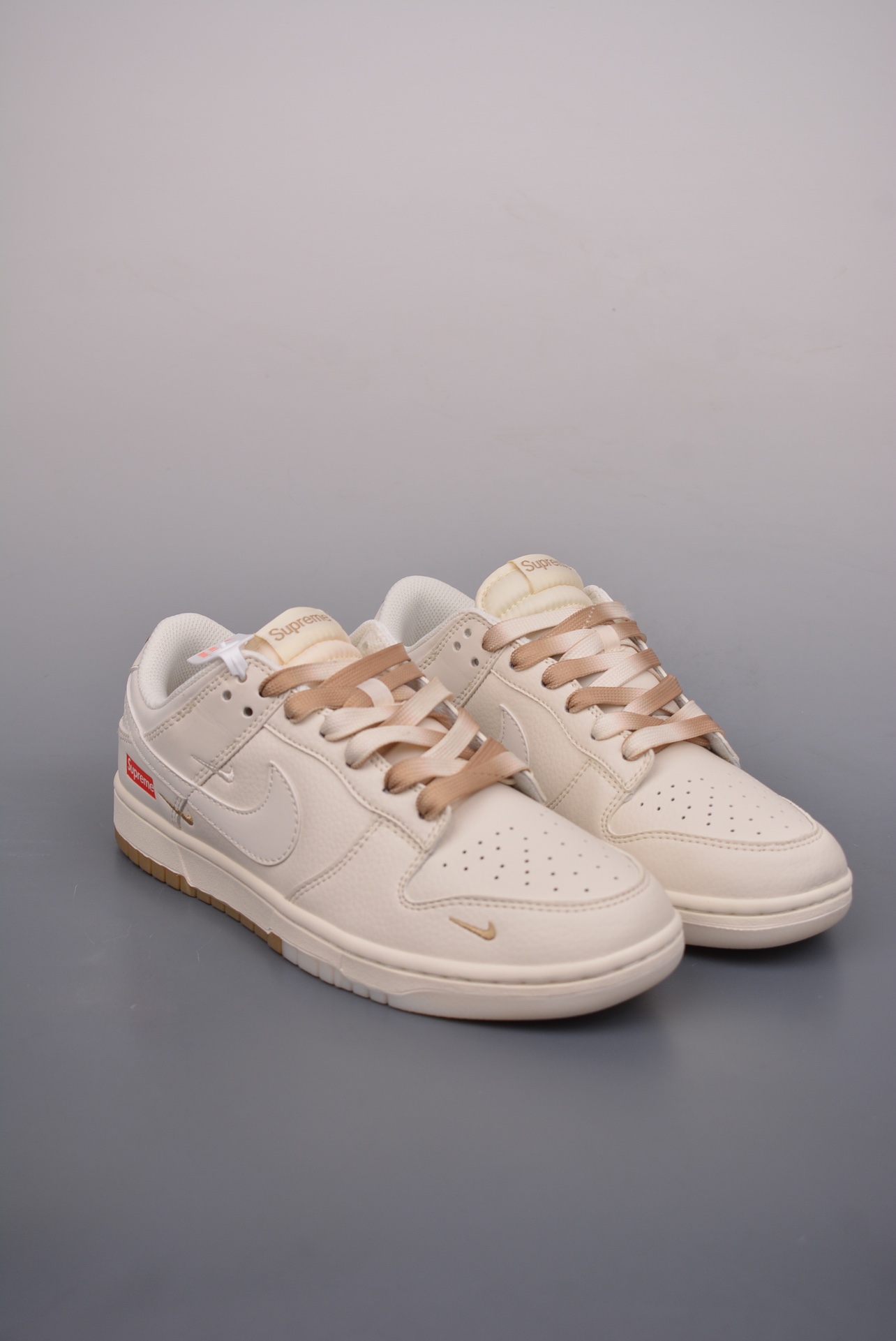 Nike SB Dunk Low Supreme联名  BB8675-111