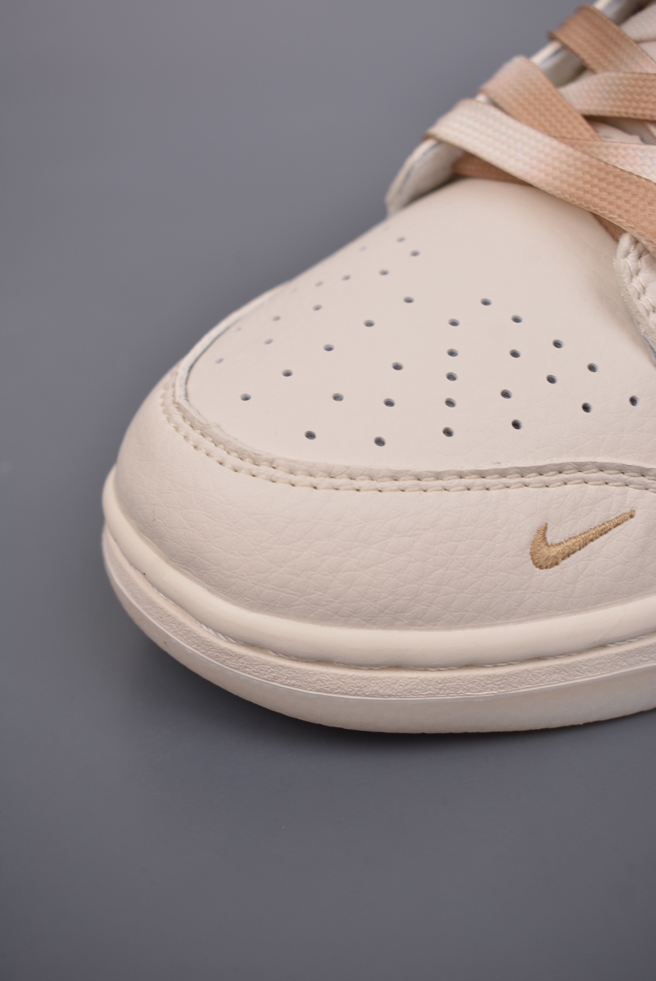 Nike SB Dunk Low Supreme联名  BB8675-111