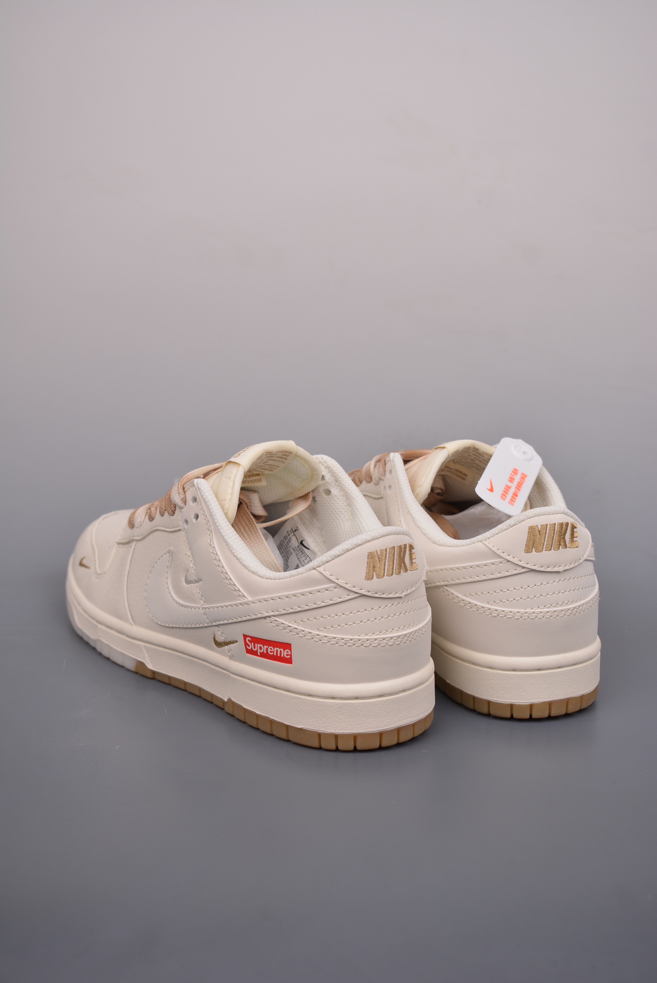Nike SB Dunk Low Supreme联名  BB8675-111