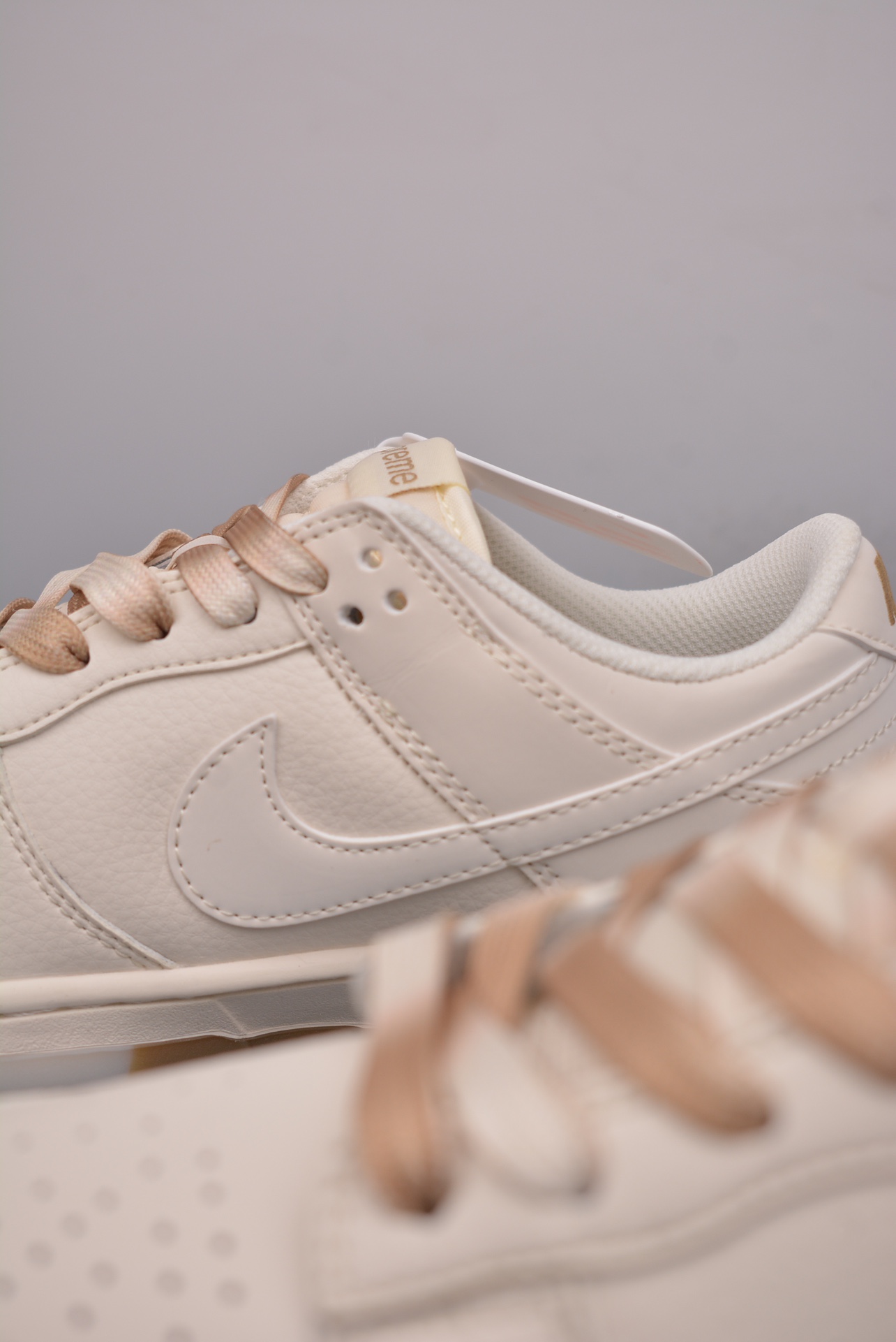 Nike SB Dunk Low Supreme联名  BB8675-111