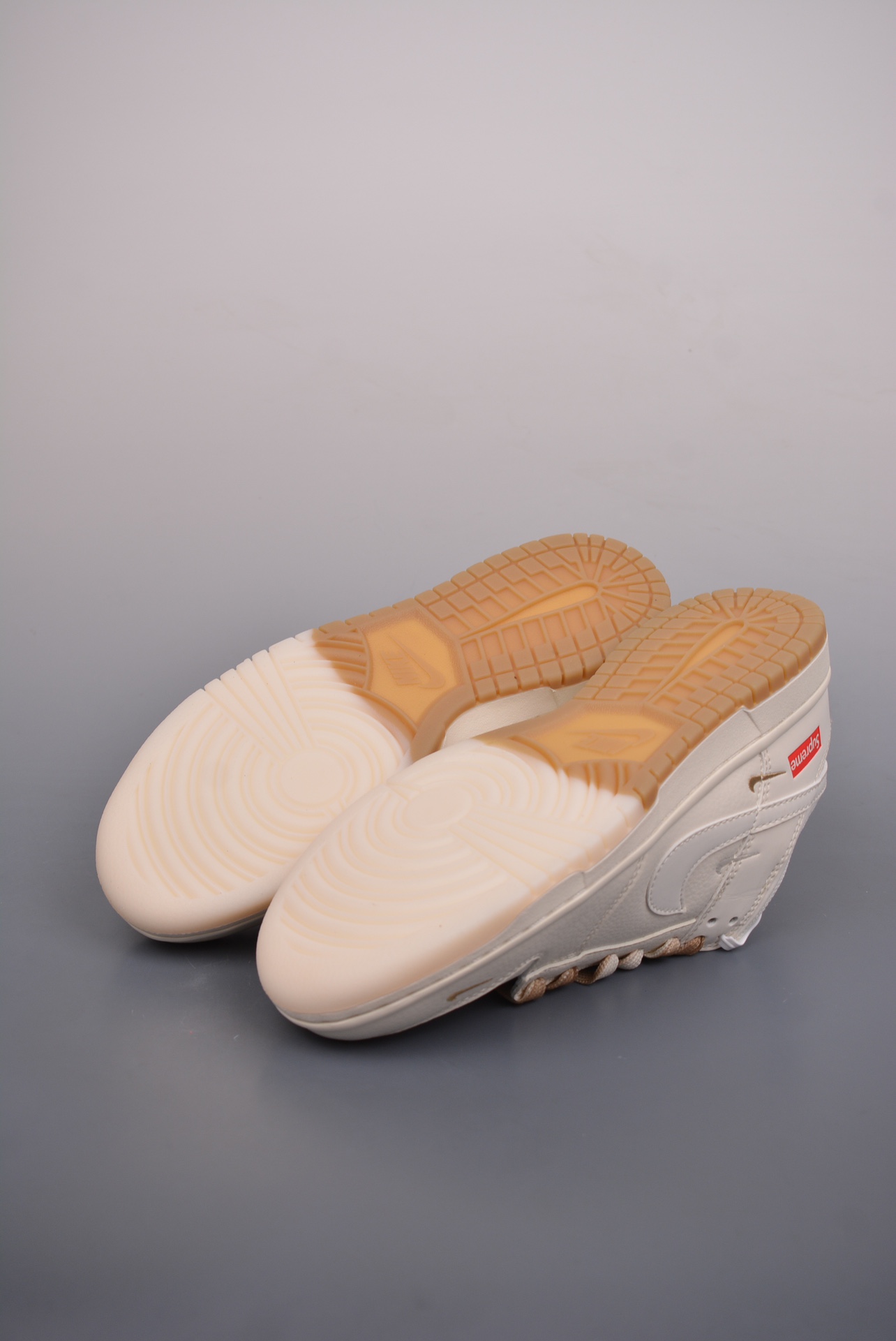 Nike SB Dunk Low Supreme联名  BB8675-111
