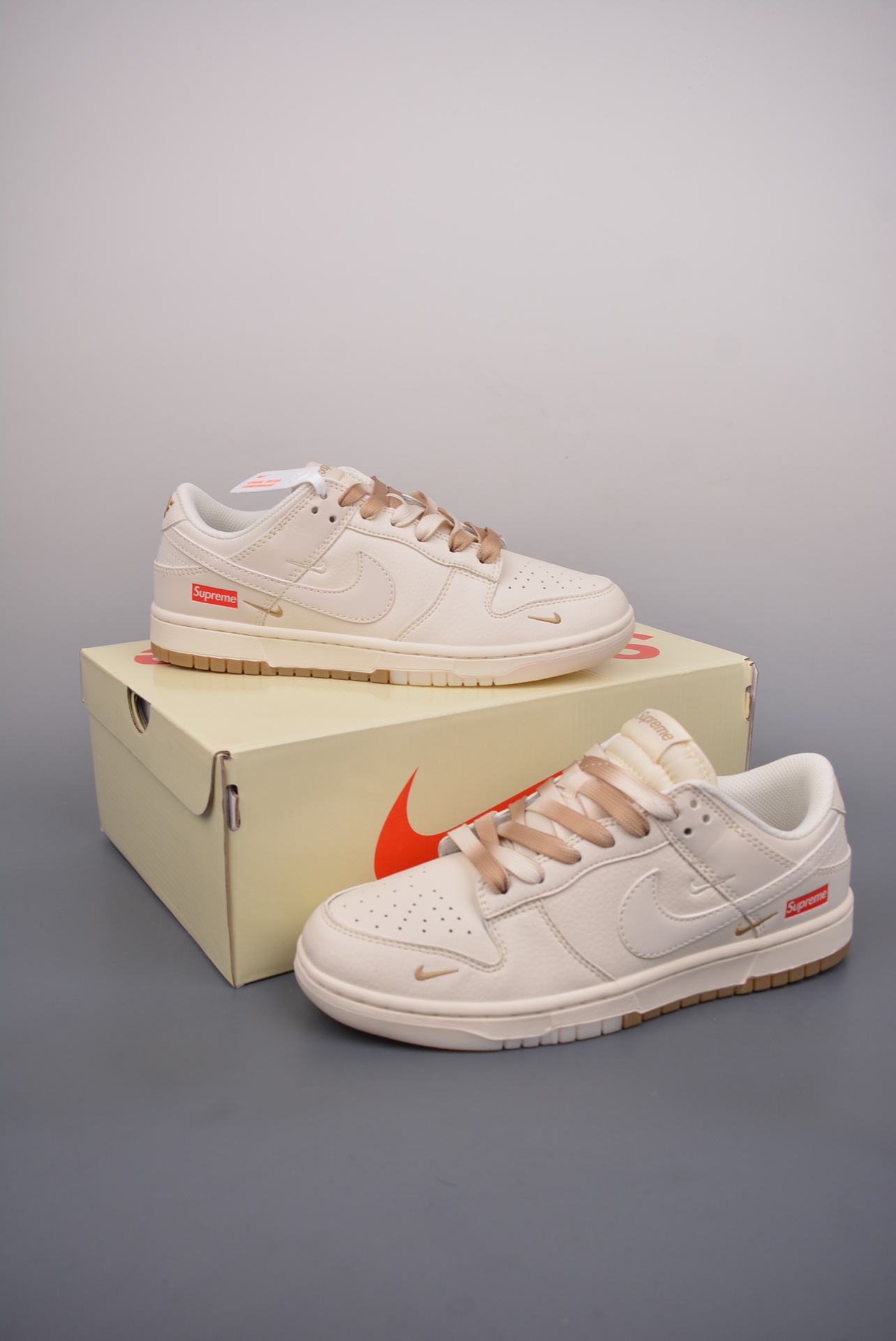 Nike SB Dunk Low Supreme联名  BB8675-111