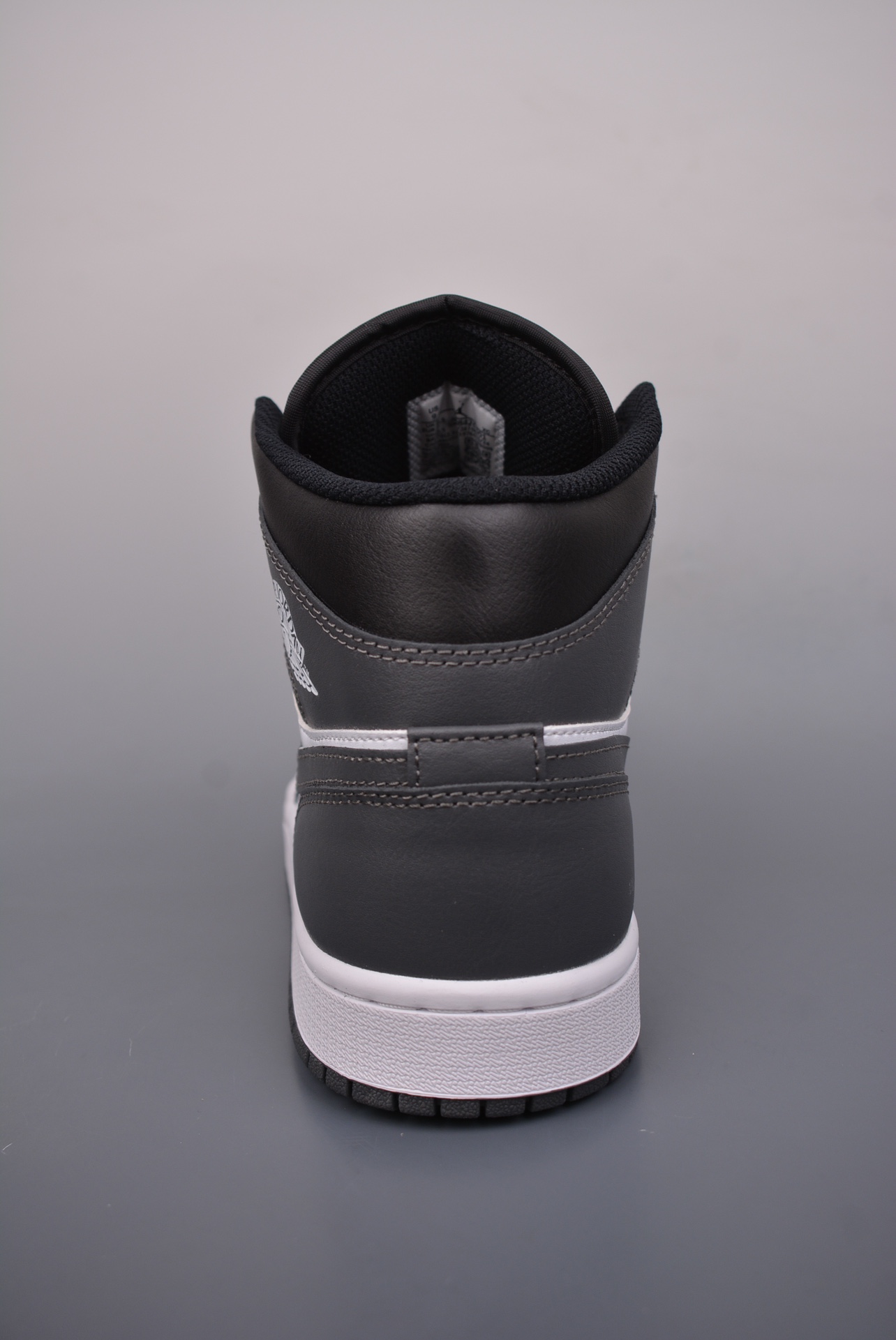 原装裸鞋级 市面最高工艺产物 Air Jordan 1 Mid黑灰  DQ8426-001