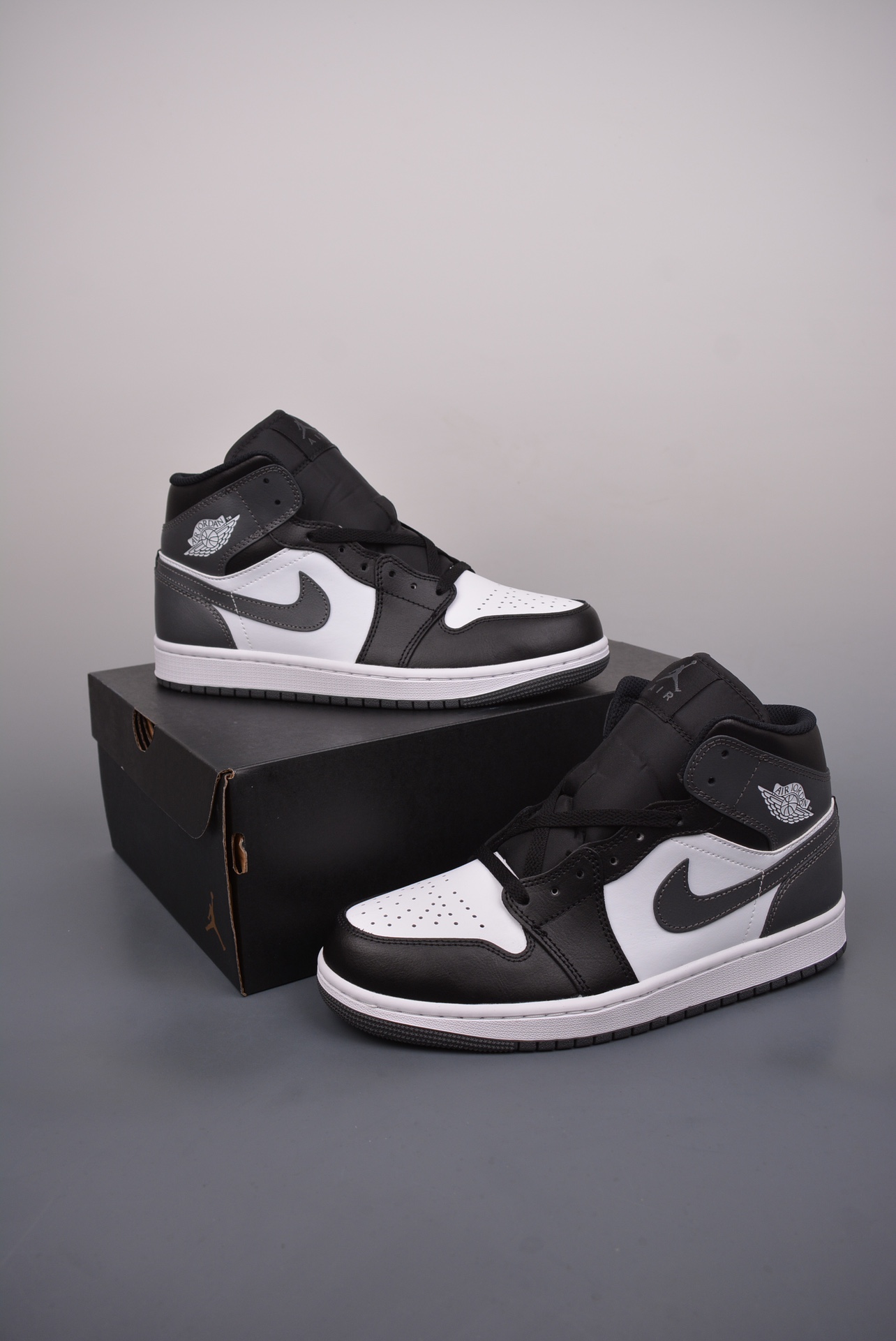 原装裸鞋级 市面最高工艺产物 Air Jordan 1 Mid黑灰  DQ8426-001