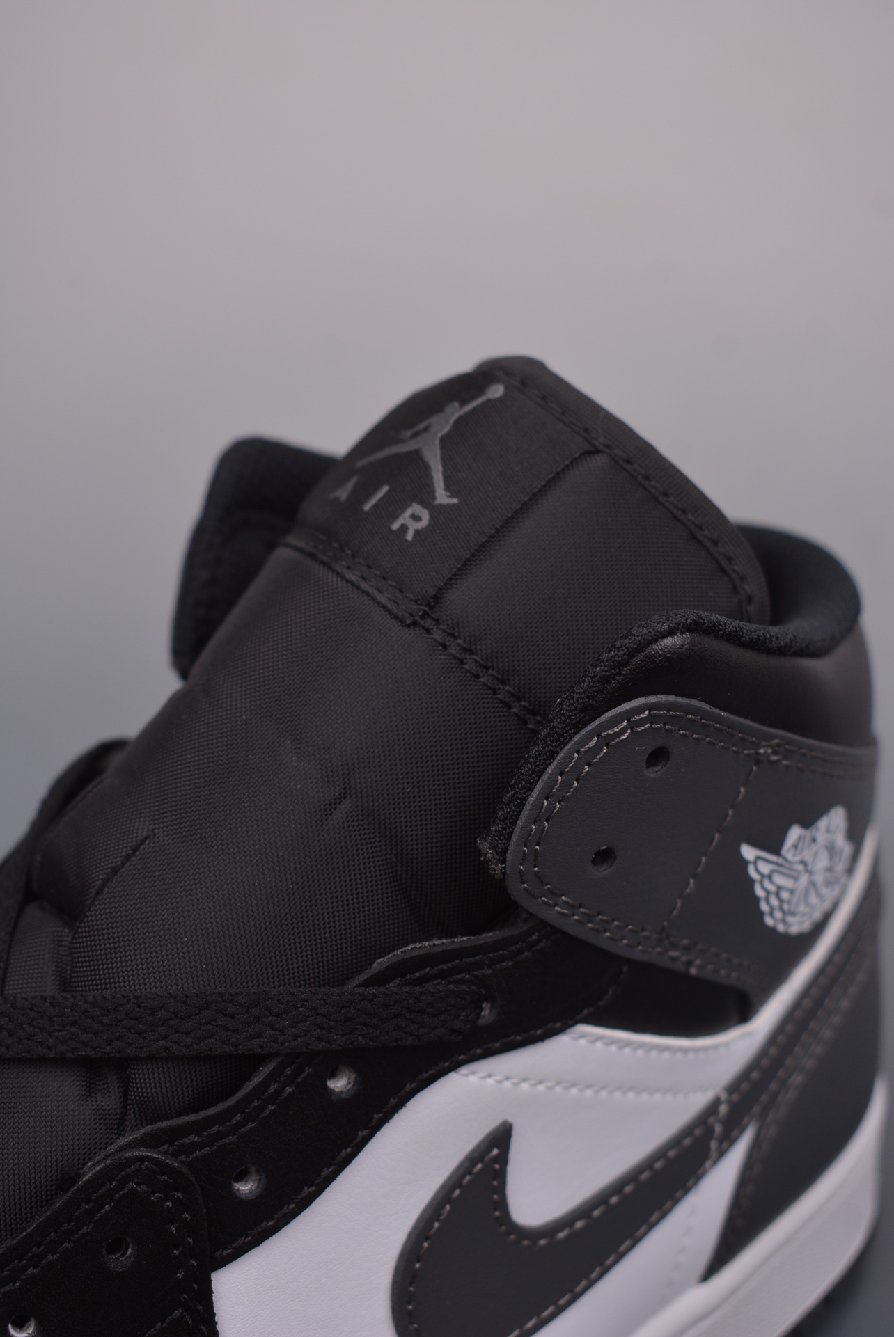 原装裸鞋级 市面最高工艺产物 Air Jordan 1 Mid黑灰  DQ8426-001