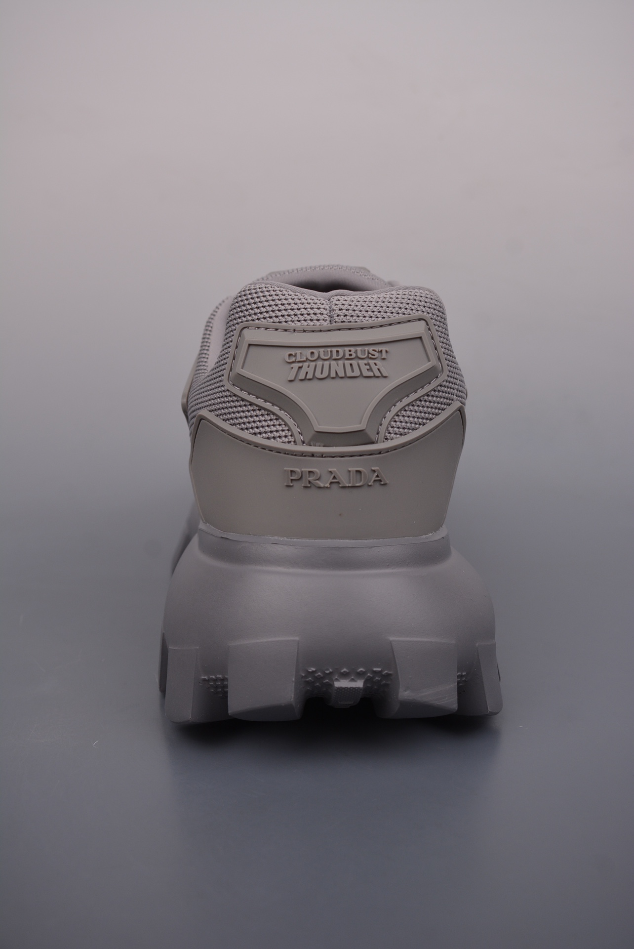 Prada 专柜款经典鞋履 4