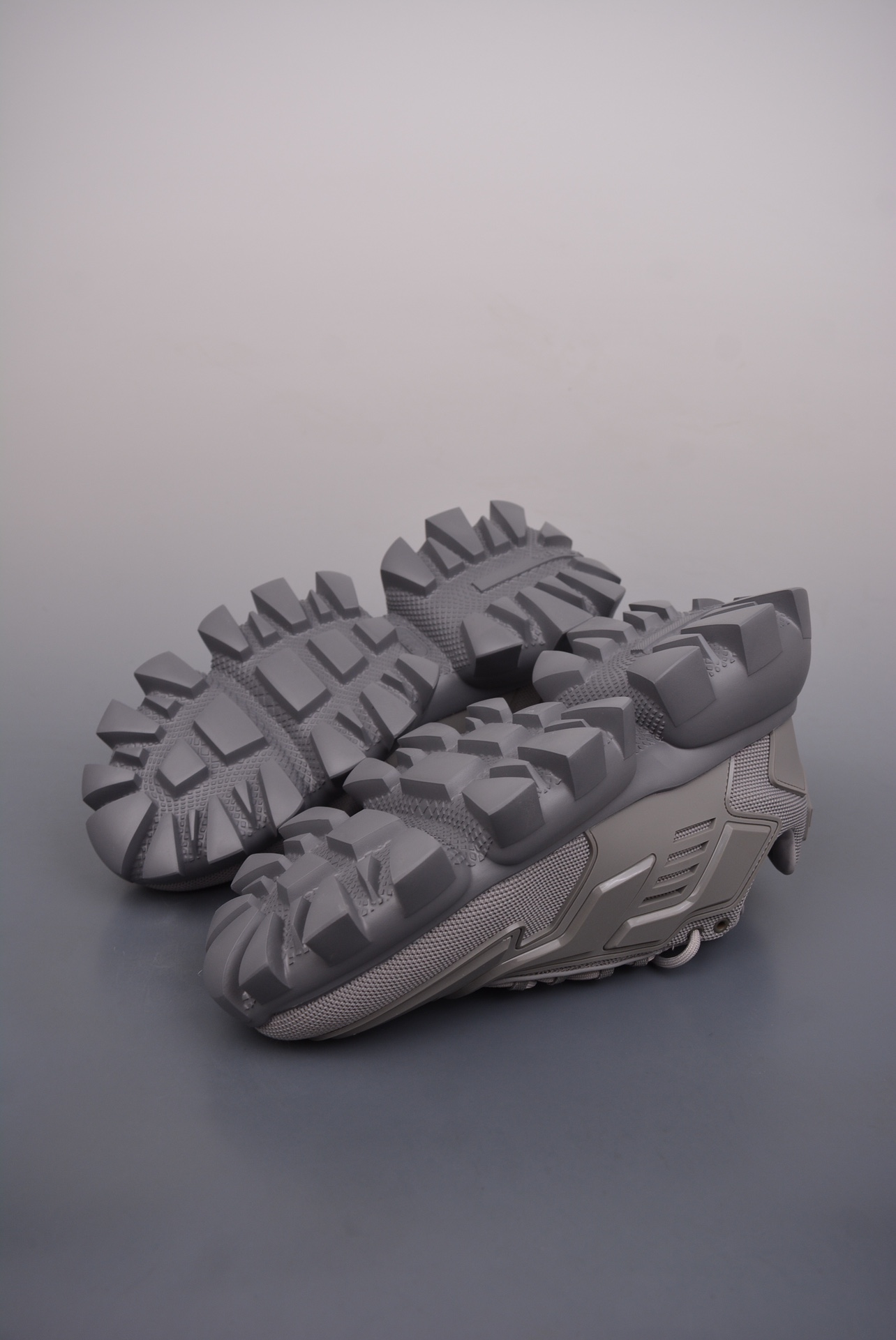 Prada 专柜款经典鞋履 3