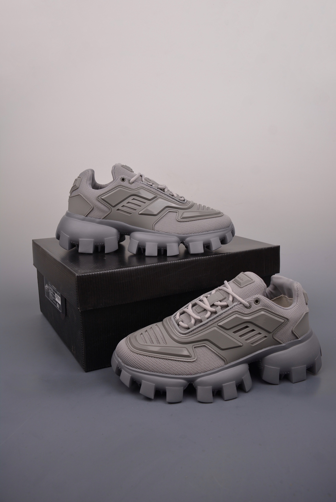 Prada 专柜款经典鞋履 5