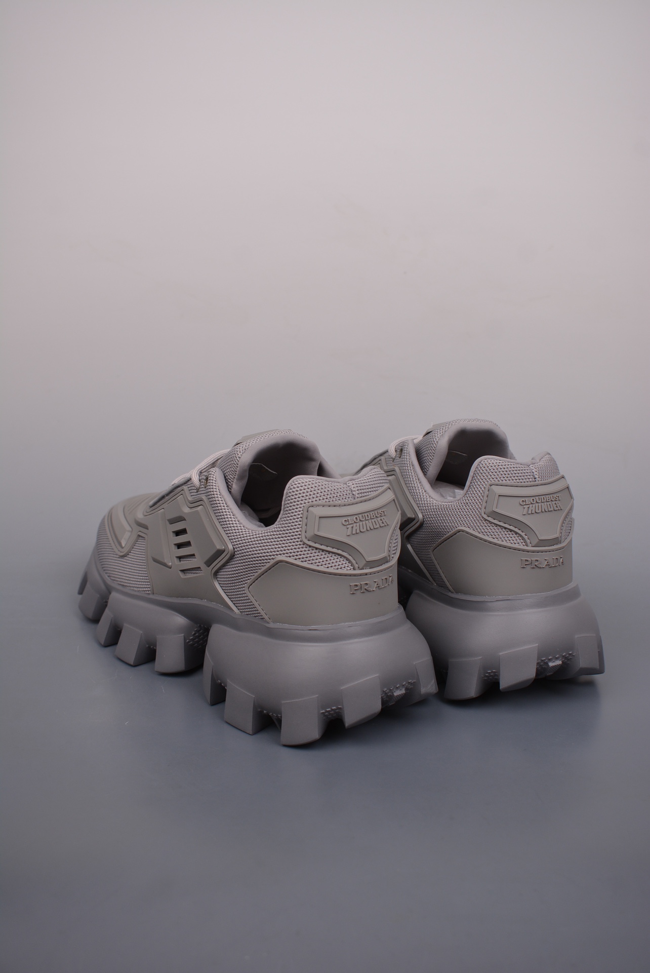 Prada 专柜款经典鞋履 2