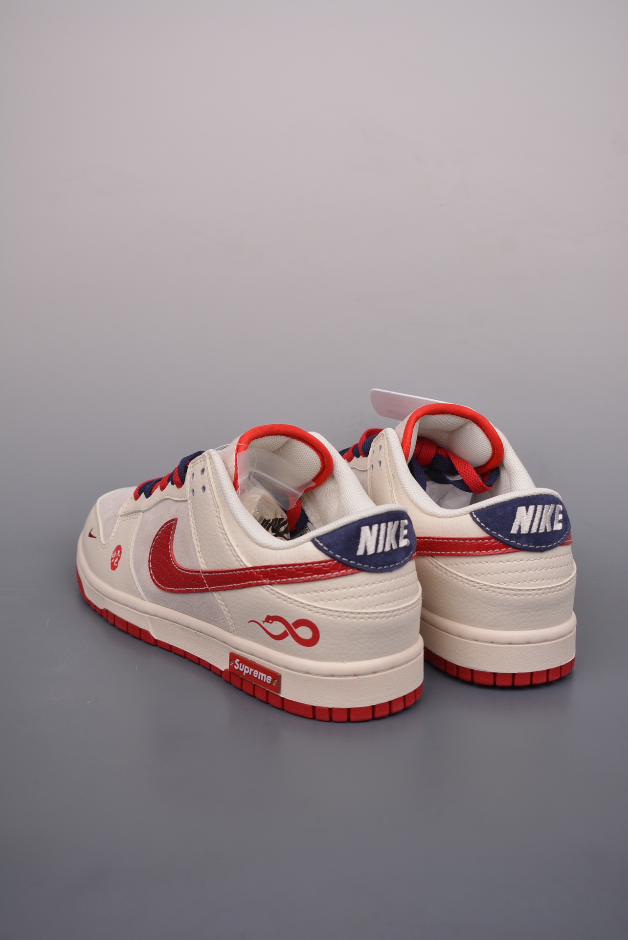 Nike SB Dunk Low Supreme联名 2