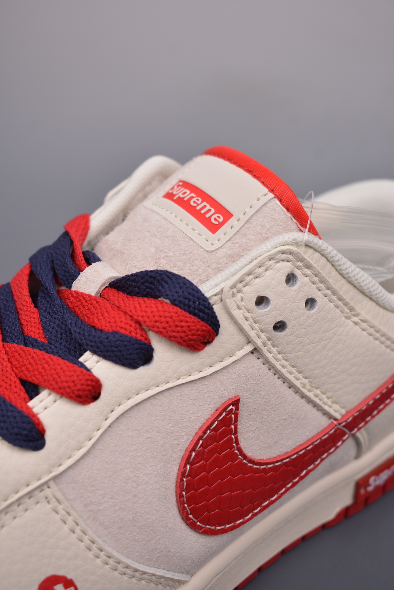 Nike SB Dunk Low Supreme联名 7