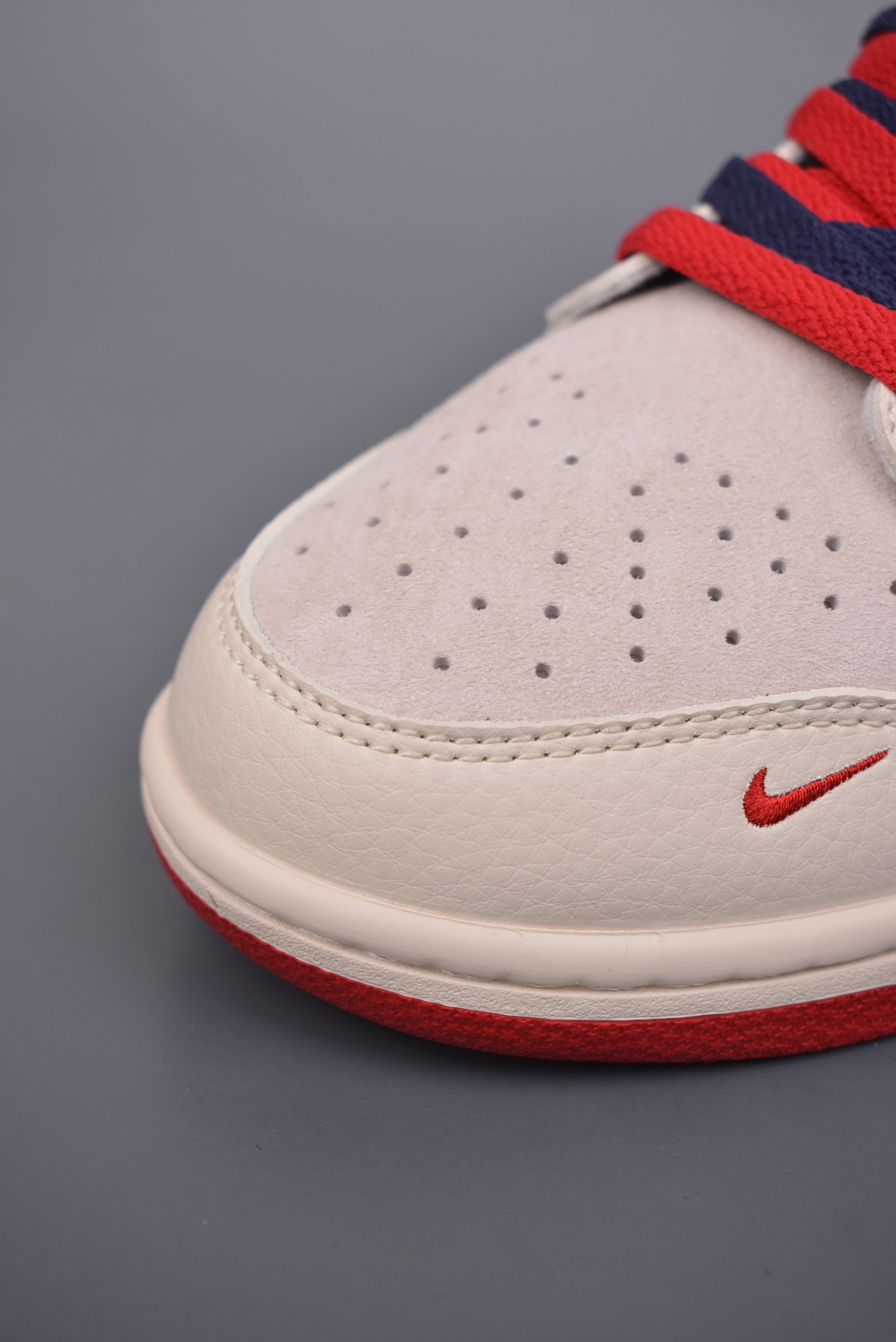Nike SB Dunk Low Supreme联名 6