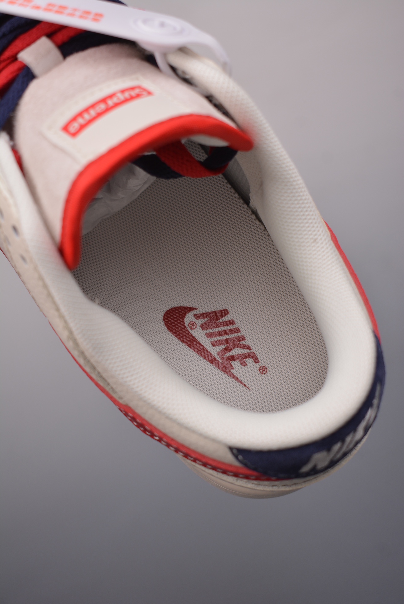 Nike SB Dunk Low Supreme联名 9