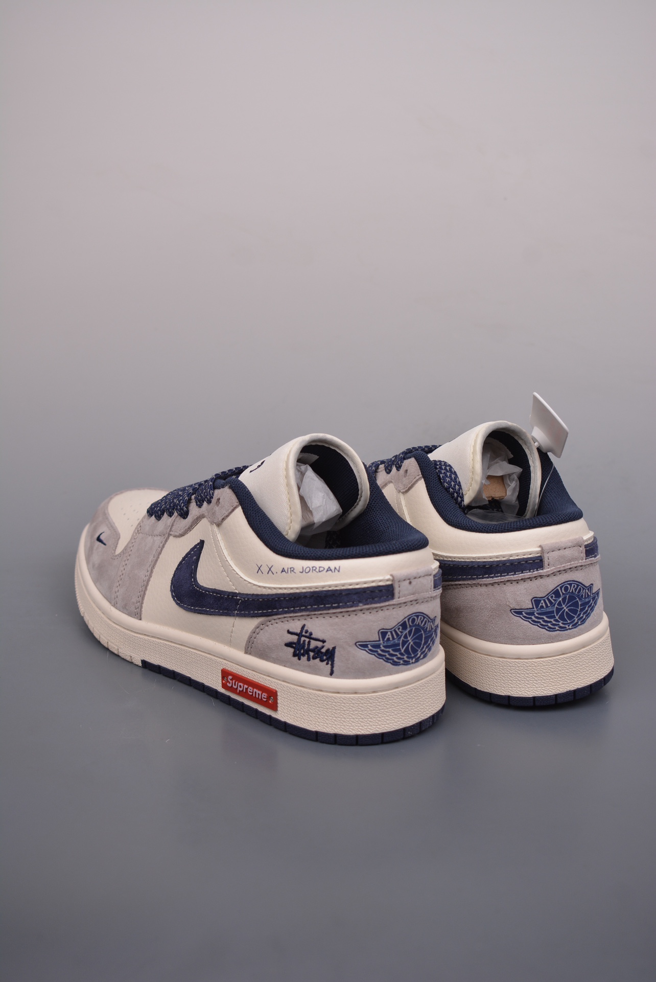 Nike Jordan Air Jordan 1 Supreme x北面联名 2