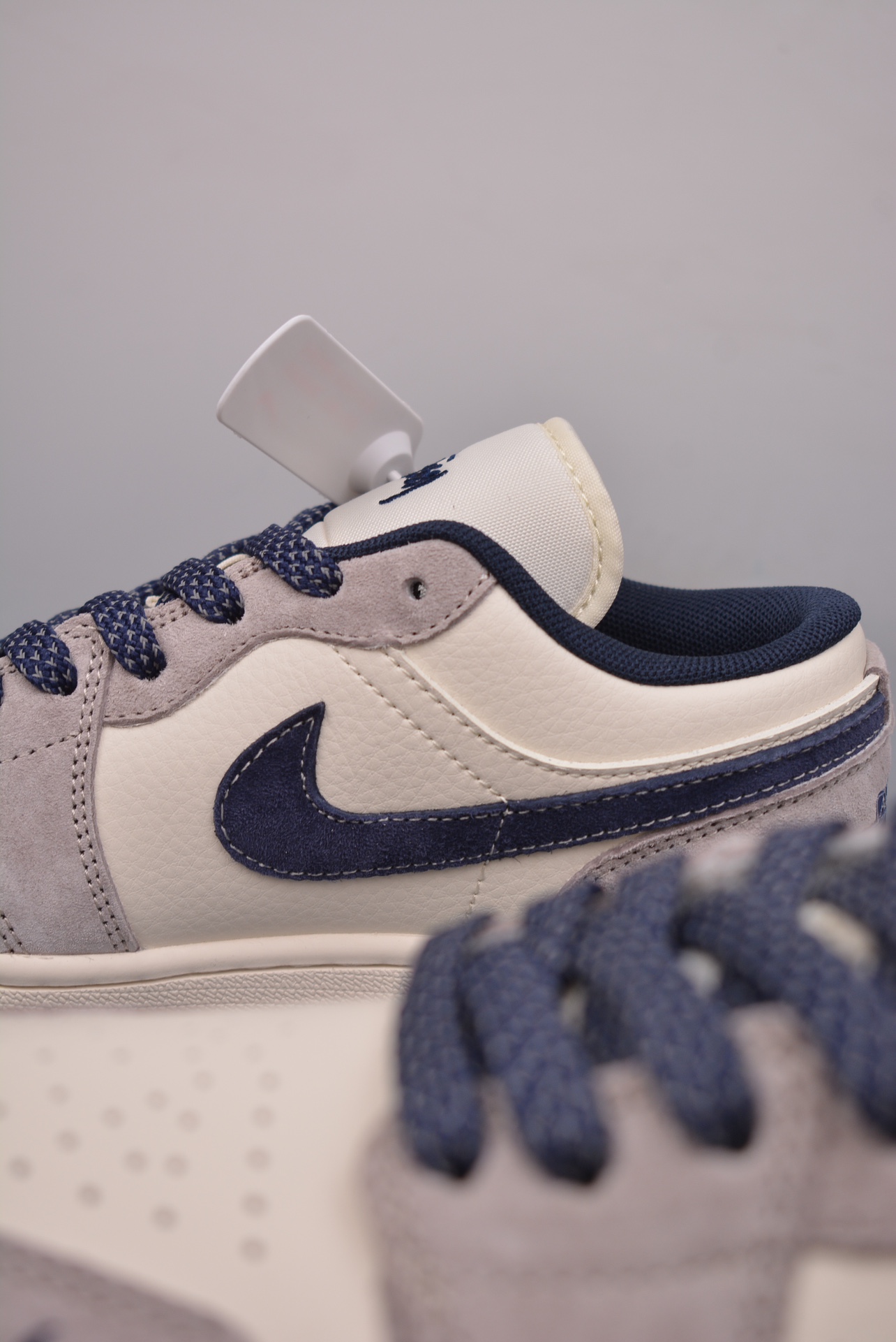 Nike Jordan Air Jordan 1 Supreme x北面联名 7