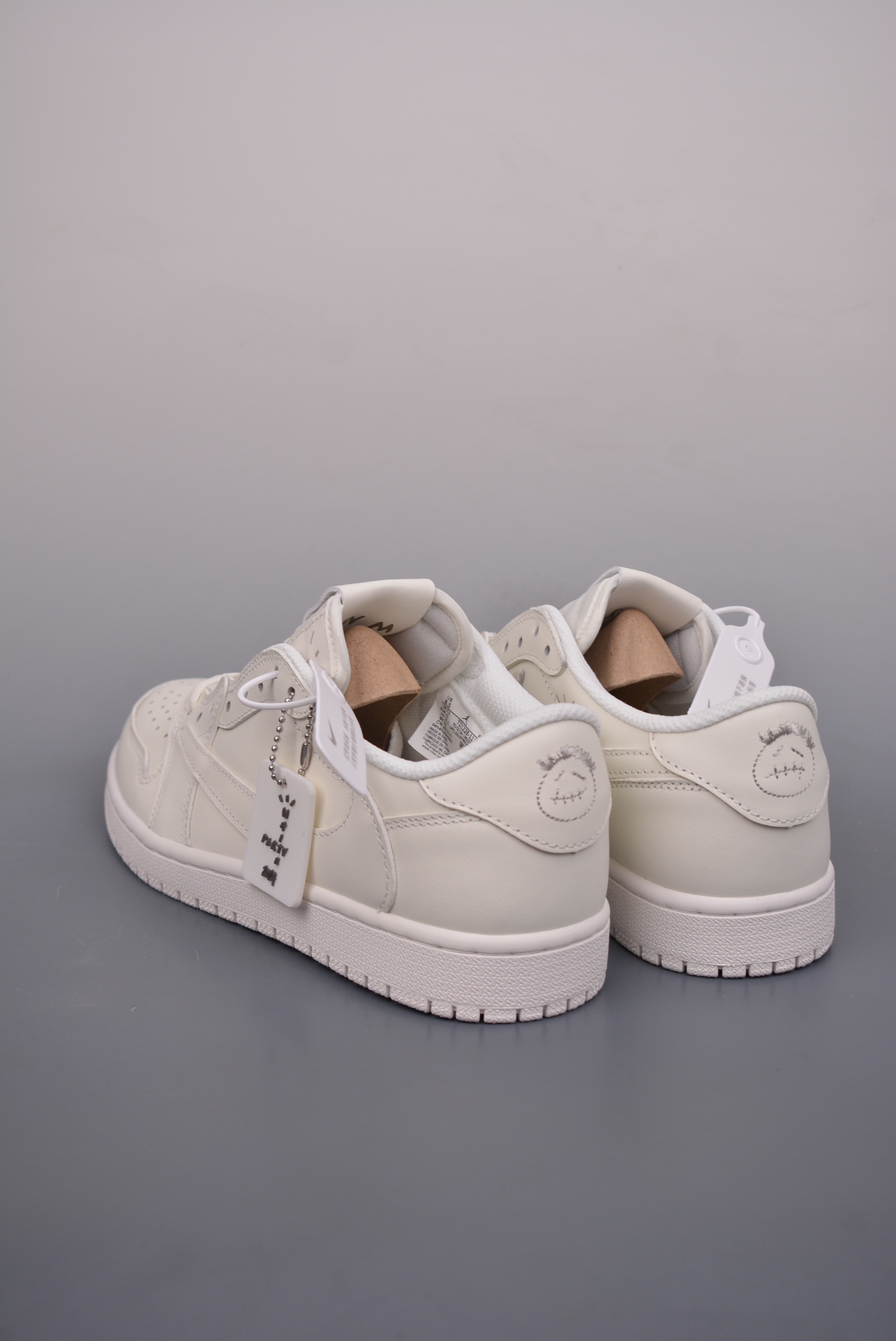 Fragment x Travis Scott x Air Jordan 1 Low Triple Joint HookThe - Shoe 2