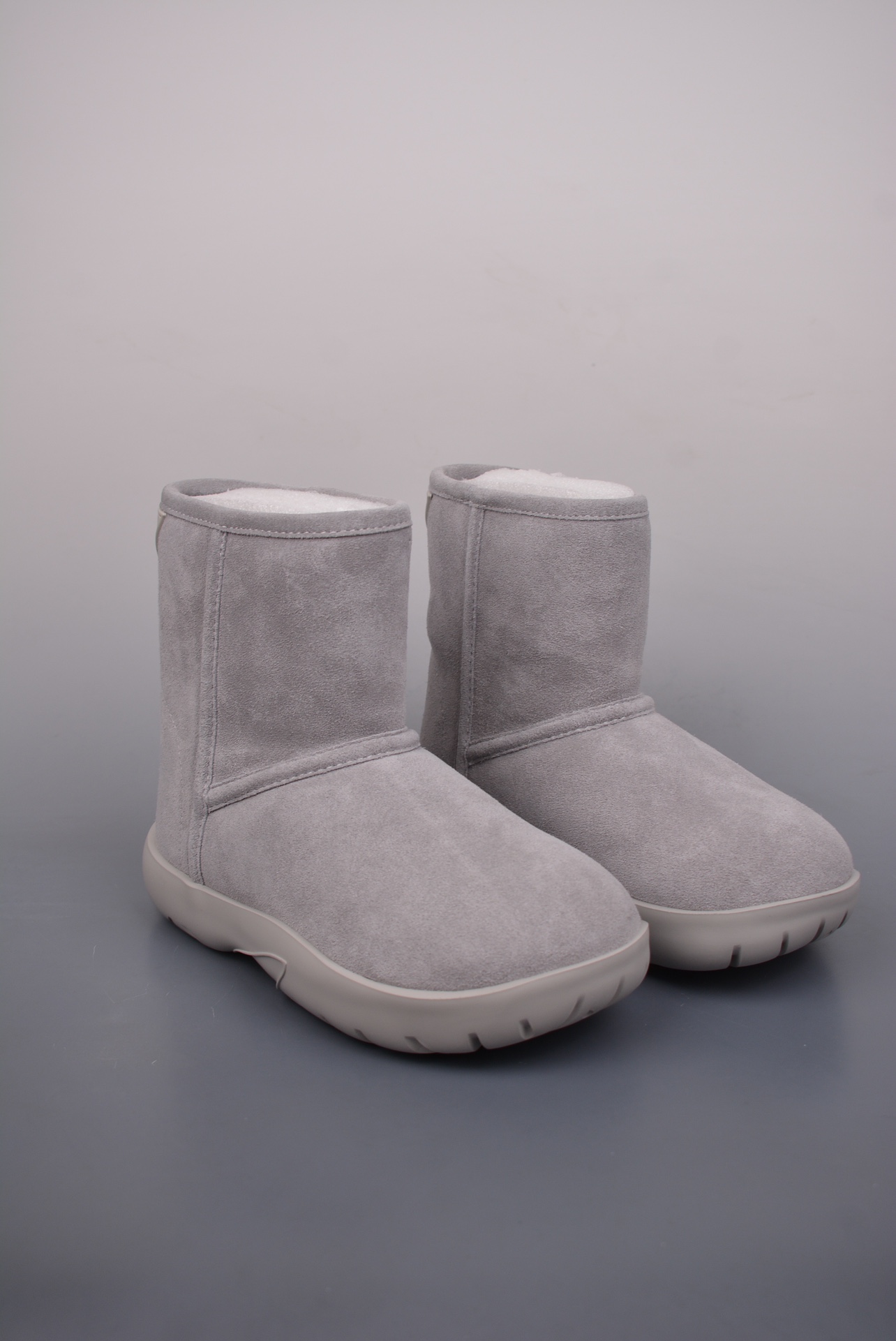 Bottega Venet's newly upgraded round toe simple snow boots, hairy short - Shoe