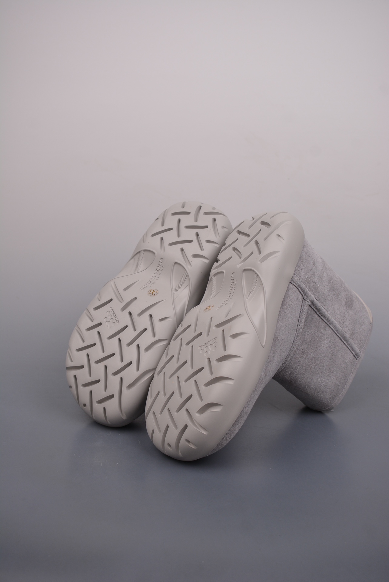 Bottega Venet's newly upgraded round toe simple snow boots, hairy short - Shoe 3