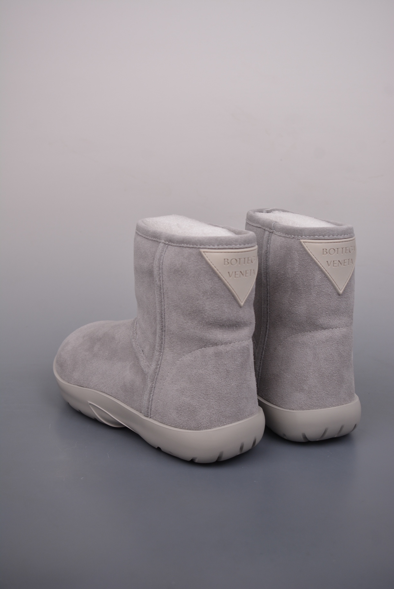 Bottega Venet's newly upgraded round toe simple snow boots, hairy short - Shoe 2