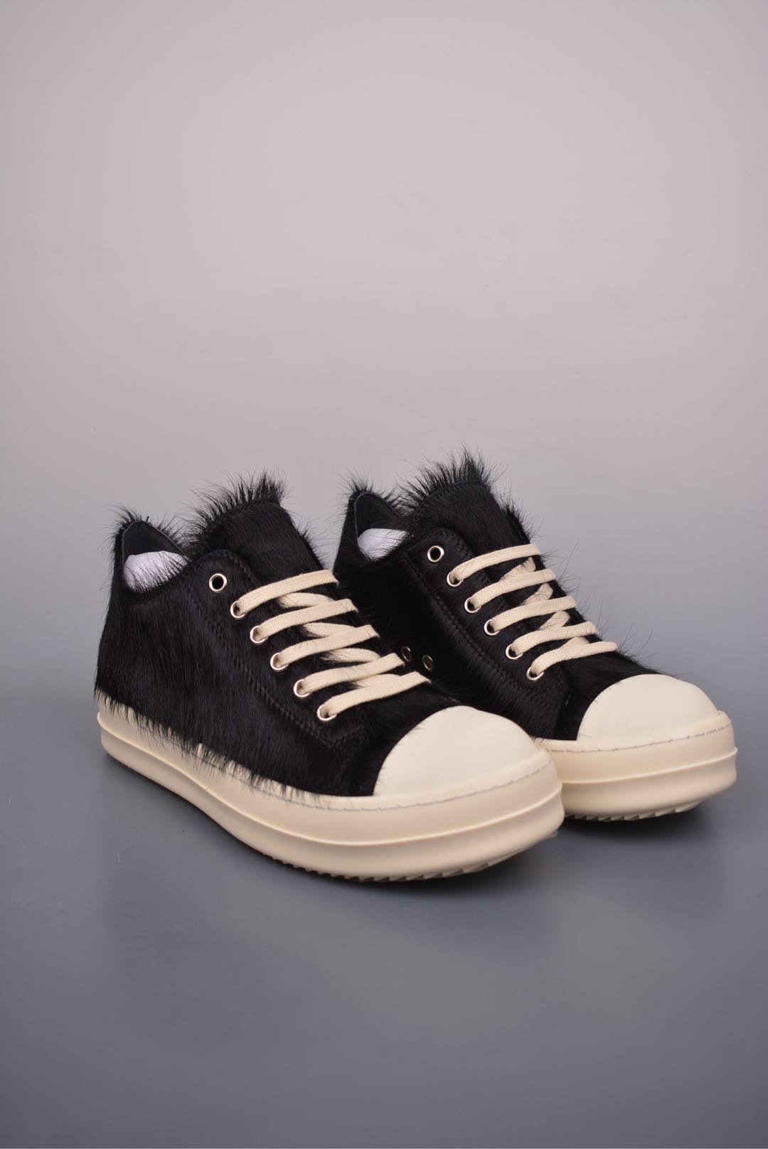 💰520 纯原版 可退换
RO欧文斯Rickowens 支线 drkshdw
配色 Ro 黑色马毛侵权 广东纯原版本
这双经典的ro侵权全鞋面采用了马毛制作
和针车间距都是极致还原
一比一规格礼盒装 重达3斤以上
外加定制欧文斯保护盒 配有日文、英文,双语种配件卡片
细节诠释,一件不落 鞋盒翻盖 三标
正面+底部都一一做到
虽然增加不了实质的成本 但是打磨产品的细节
再微小也会还原
官方货号: RU01D3891LHL3633
尺码 36 37 38 39 40 41 42 43 44 45 46