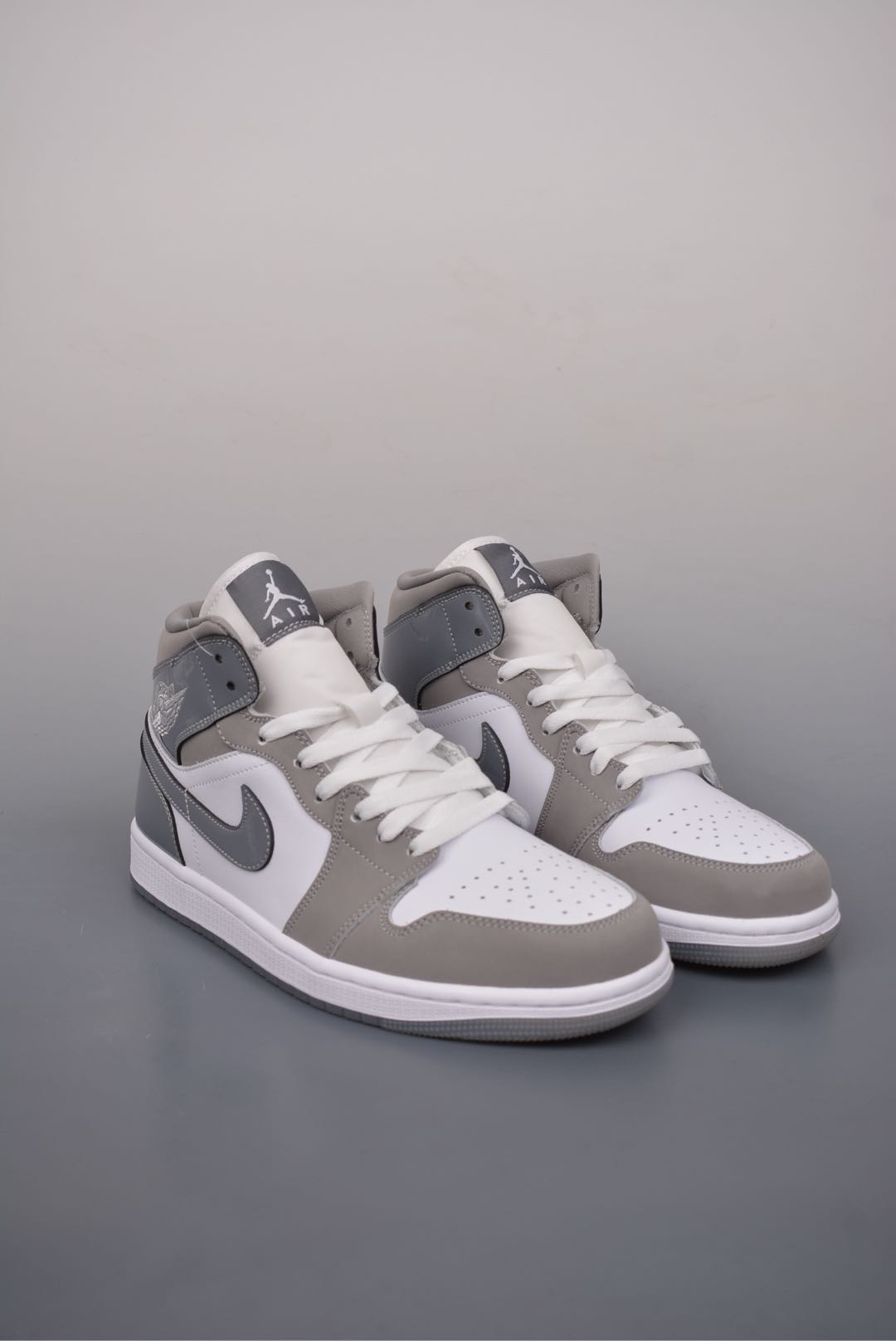 Air Jordan 1 Mid 灰白  HF3216-100