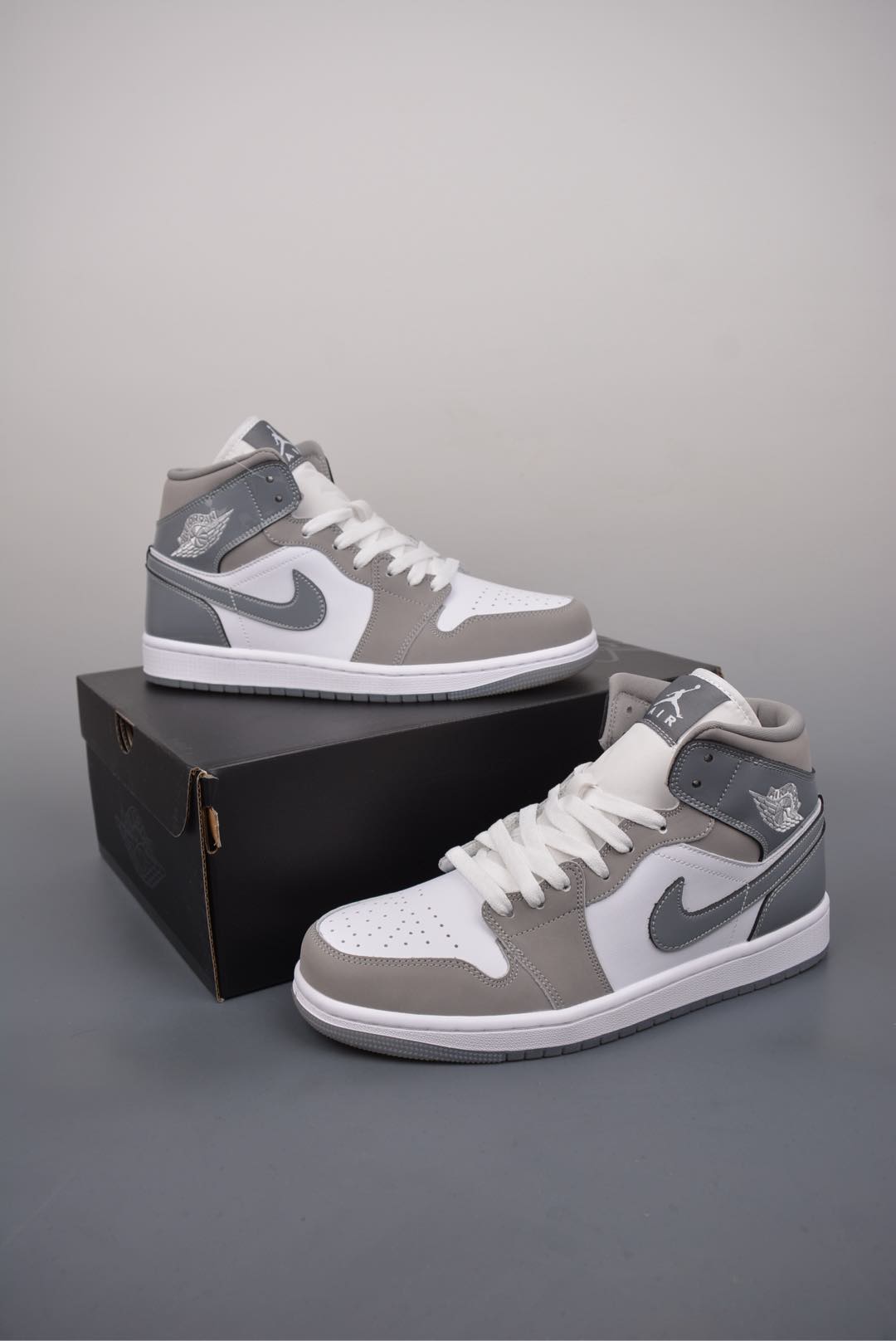 Air Jordan 1 Mid 灰白  HF3216-100