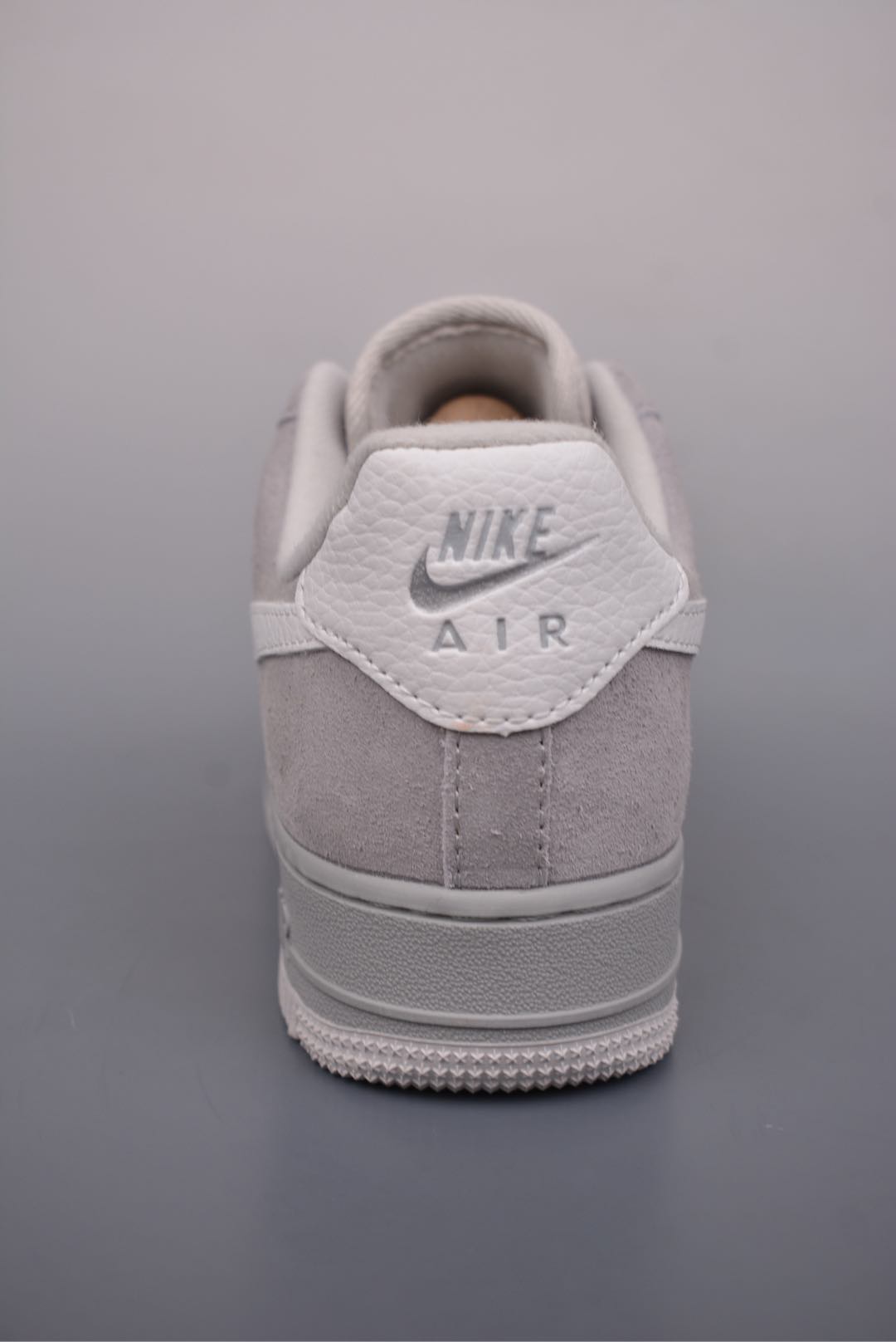  💰170真标💰200公司级💰240纯原版
NK Air Force 1 Low 纯原版
原楦头原纸板 打造纯正空军版型
专注外贸渠道 全掌内置蜂窝气垫 
原盒配件 原厂中底钢印、拉帮完美   
官方货号：HV3867 0772622
Size：36 36.5 37.5 38 38.5 39 40 40.5 41 42 42.5 43 44 45 
