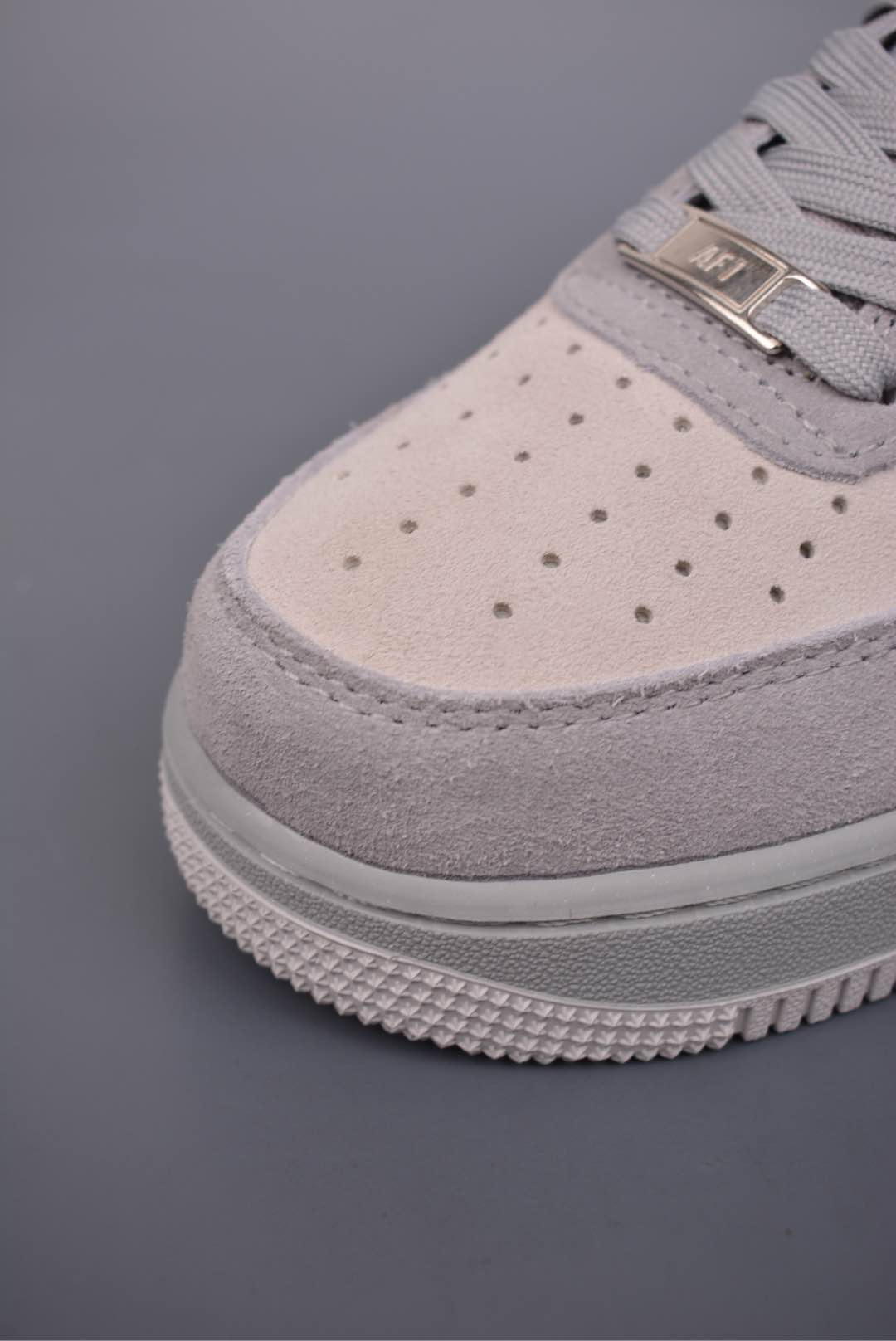  💰170真标💰200公司级💰240纯原版
NK Air Force 1 Low 纯原版
原楦头原纸板 打造纯正空军版型
专注外贸渠道 全掌内置蜂窝气垫 
原盒配件 原厂中底钢印、拉帮完美   
官方货号：HV3867 0772622
Size：36 36.5 37.5 38 38.5 39 40 40.5 41 42 42.5 43 44 45 
